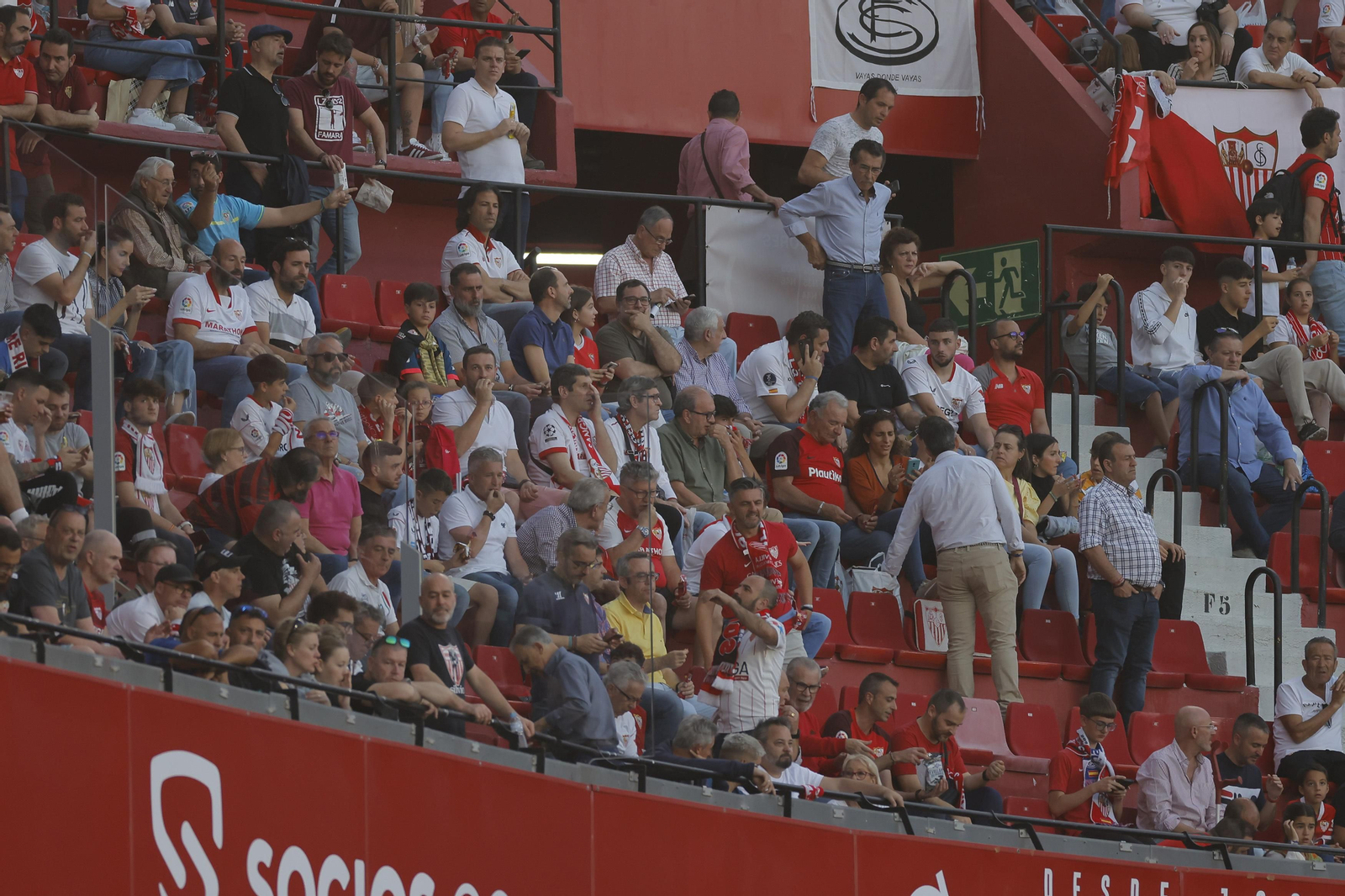 Búscate en las fotos del Sevilla -Villarreal