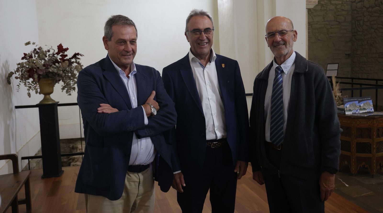 Fotos de la presentación de la guía de patrimonio de Tarifa de Andrés Sarria