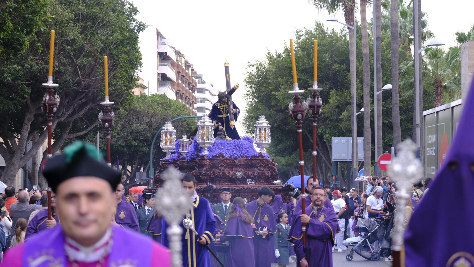 Pasión vuelve a su Iglesia de Santa Teresa azotada por la lluvia