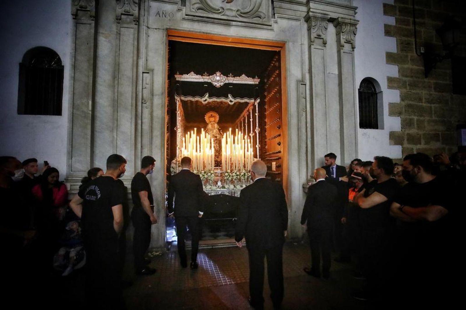 Las imágenes de la cofradía de Buena Muerte en la Semana Santa de Cádiz 2022