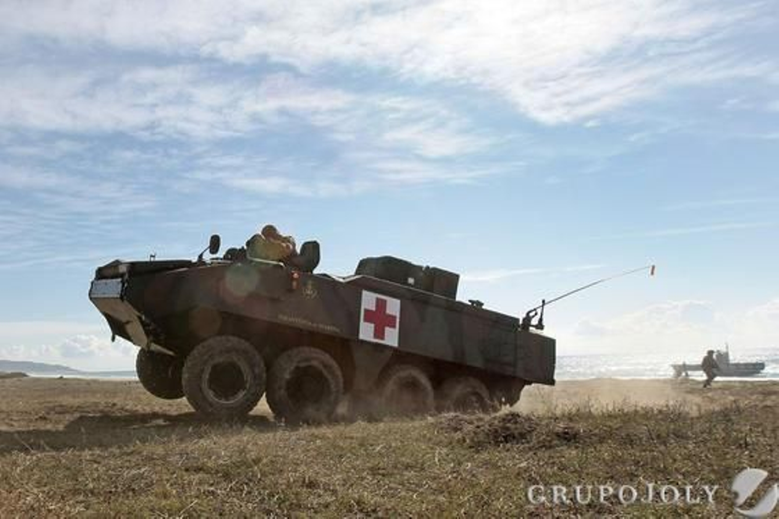 Las Fuerzas Armadas realizan una operación anfibia en El Retín para mostrar su capacidad de evacuación de ciudadanos en zonas de conflicto.

Foto: Fito Carreto