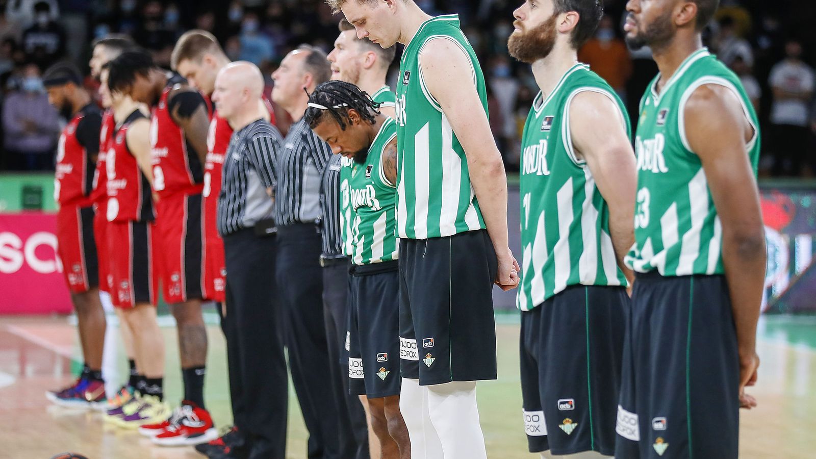 Se guardó un respetuoso minuto de silencio en memoria de Javier Imbroda.