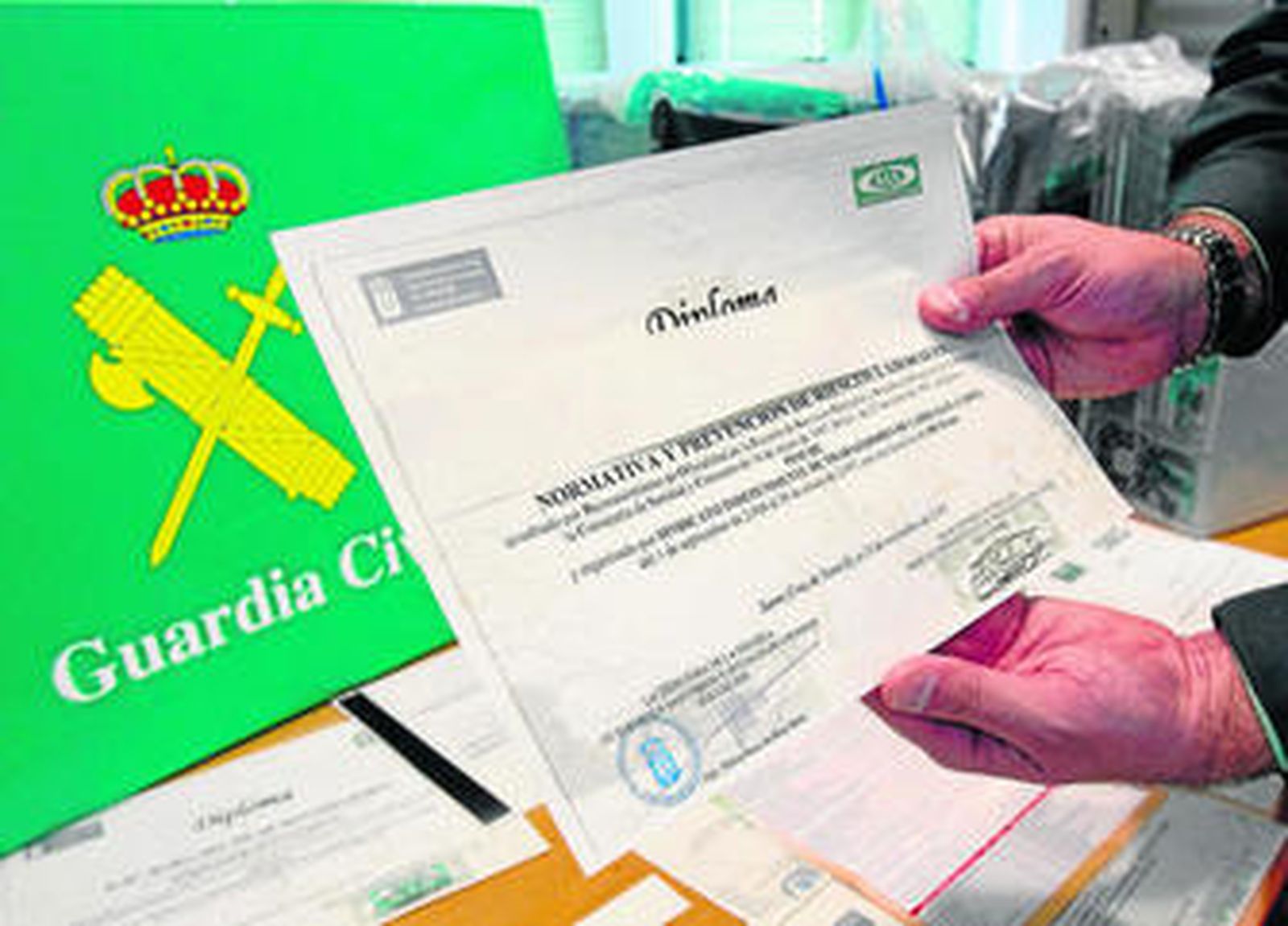 Un guardia, con un diploma fraudulento vendido por el SIT, con respaldo de escuelas de Canarias y Mérida.