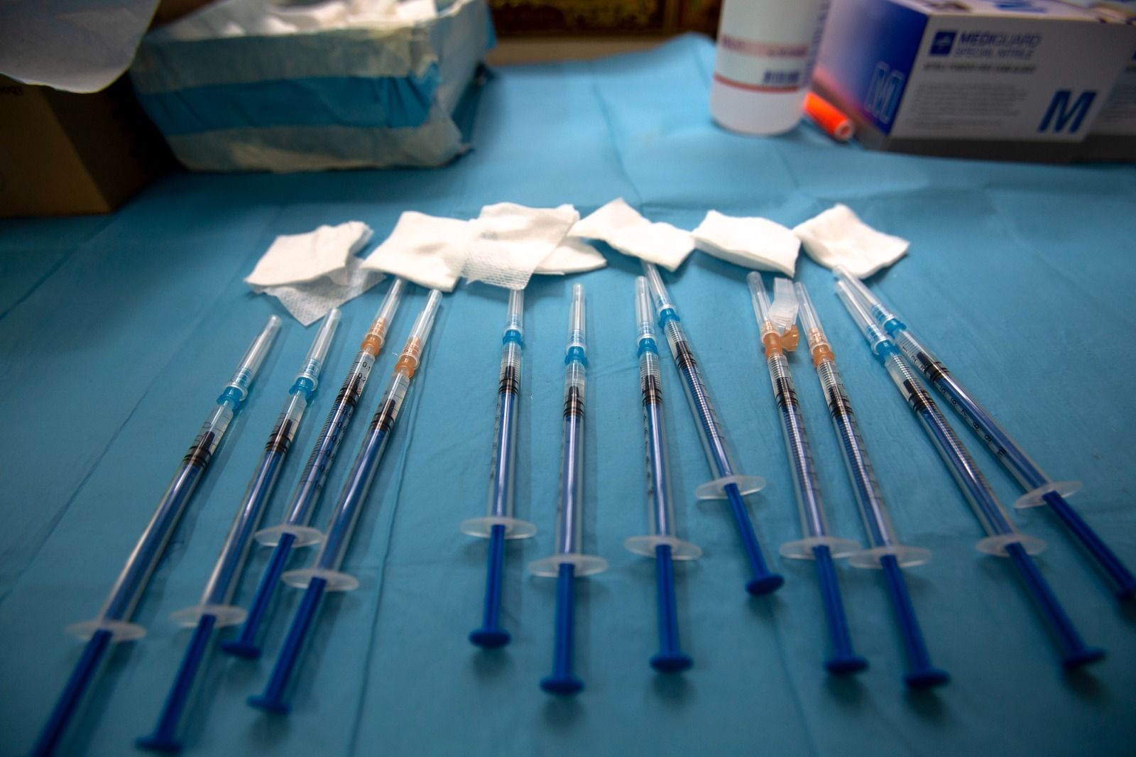 Inyecciones preparadas para la campaña contra el covid-19.