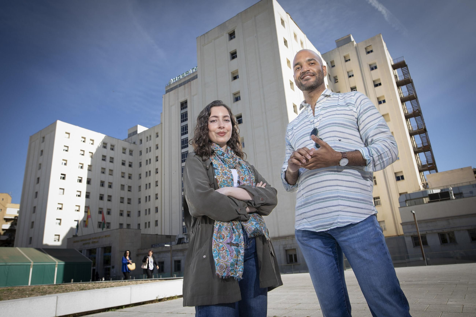 Julia Castro y Pedro Ezomo, dos de las notas más altas del MIR en España, que se quedan en Granada