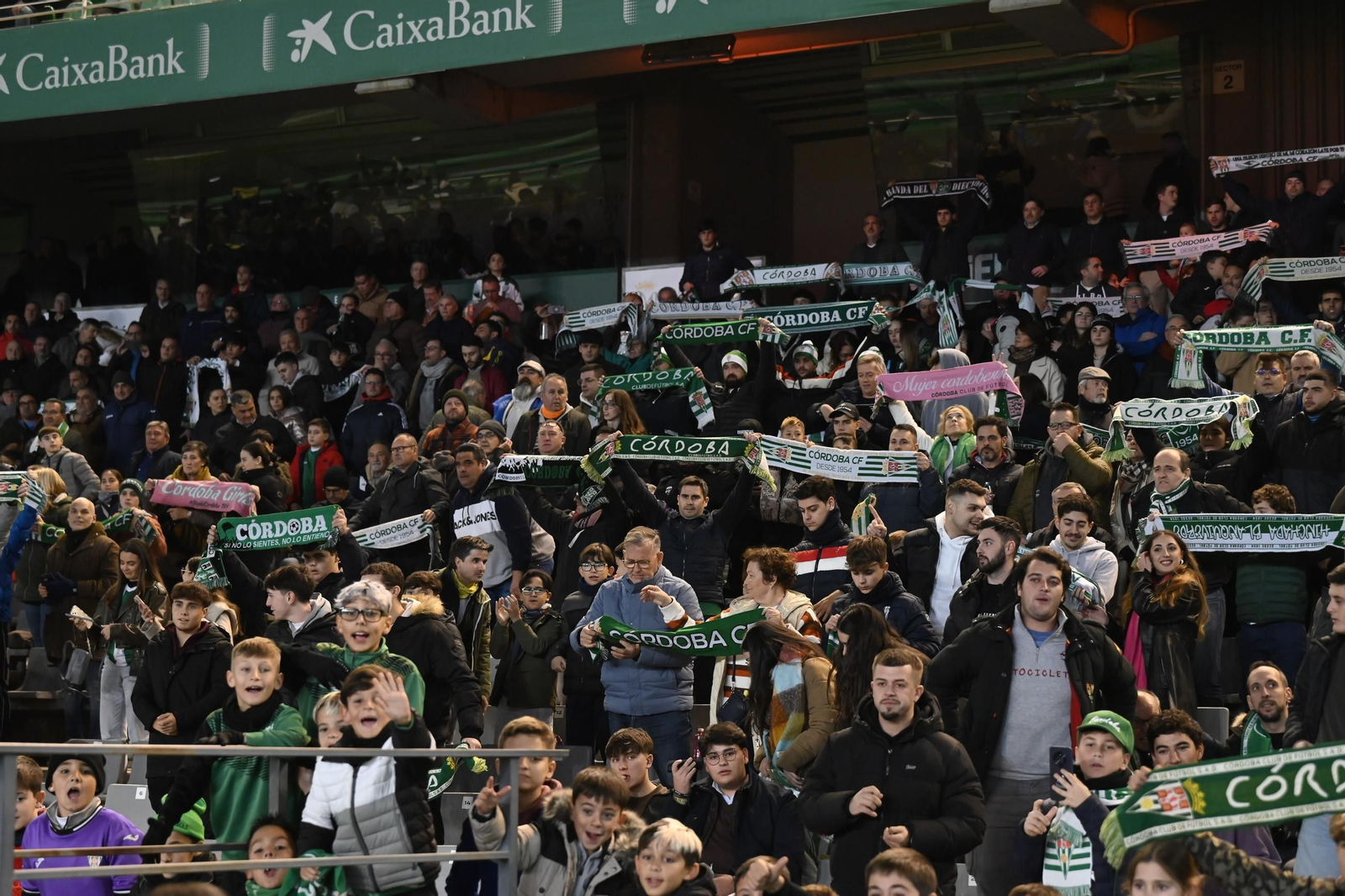 Las mejores fotos del gran ambiente en El Arcángel para el Córdoba CF - Eibar Las mejores fotos del gran ambiente en El Arcángel para el Córdoba CF - Eibar