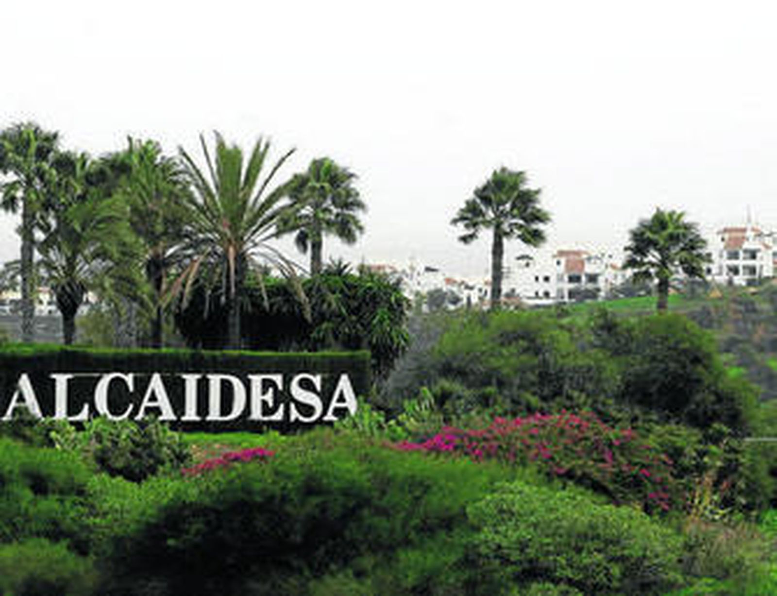 El acceso a Alcaidesa, la zona excluida por el acuerdo Mancomunidad-Ayuntamiento.