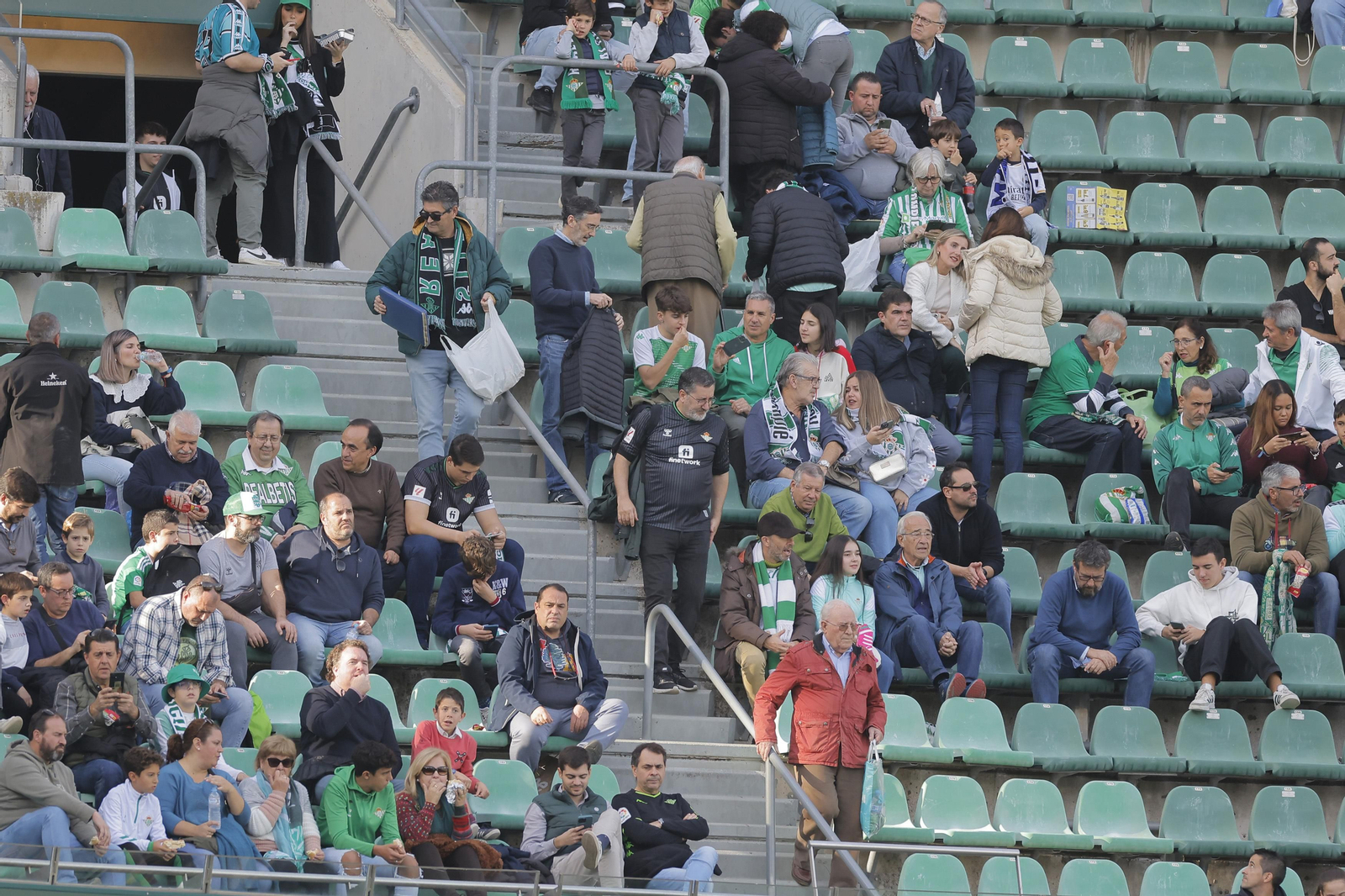 Búscate en las fotos del Betis-Real Madrid