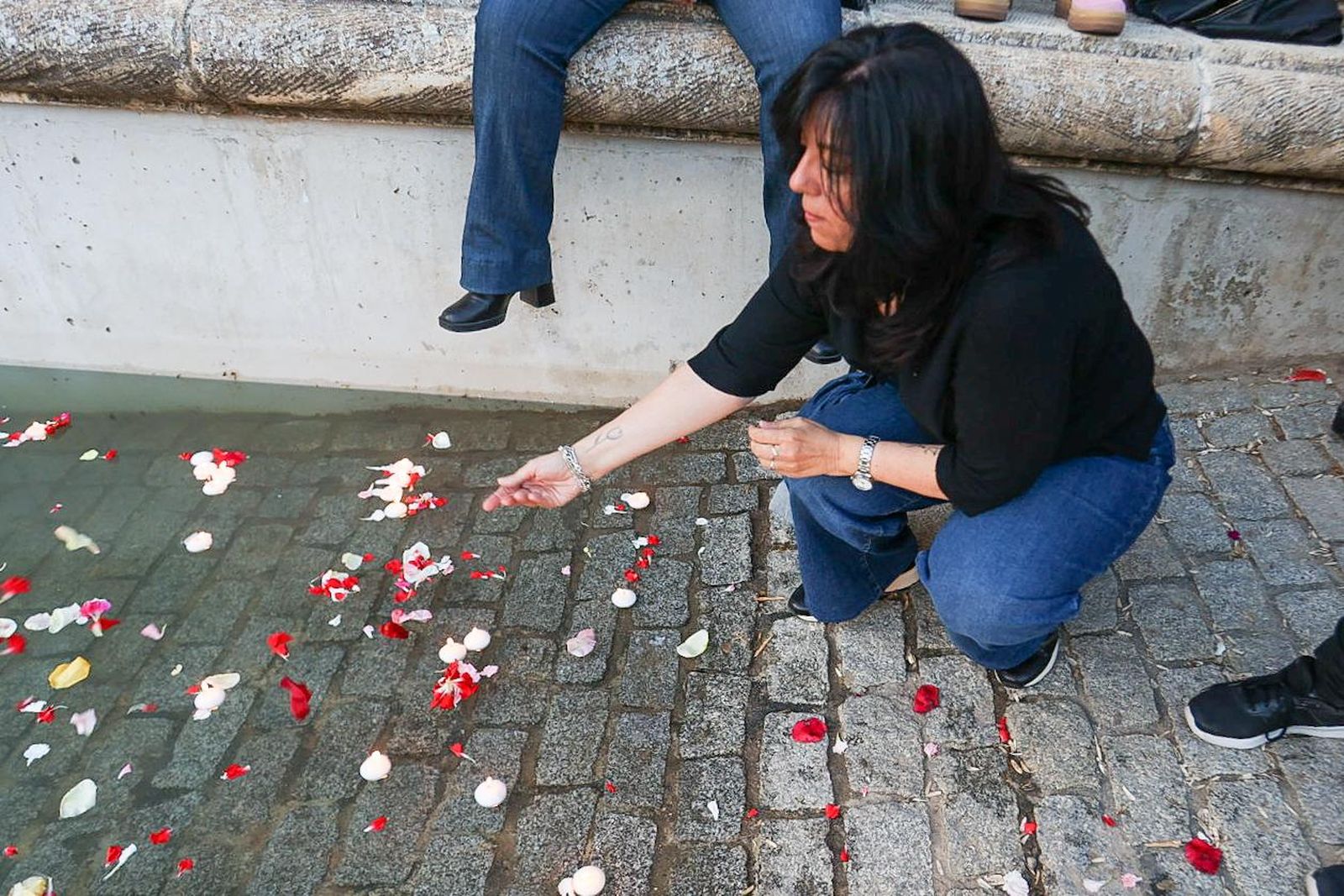 Todas las imágenes de la Ceremonia del Río para conmemorar el Día del Pueblo Gitano en Granada