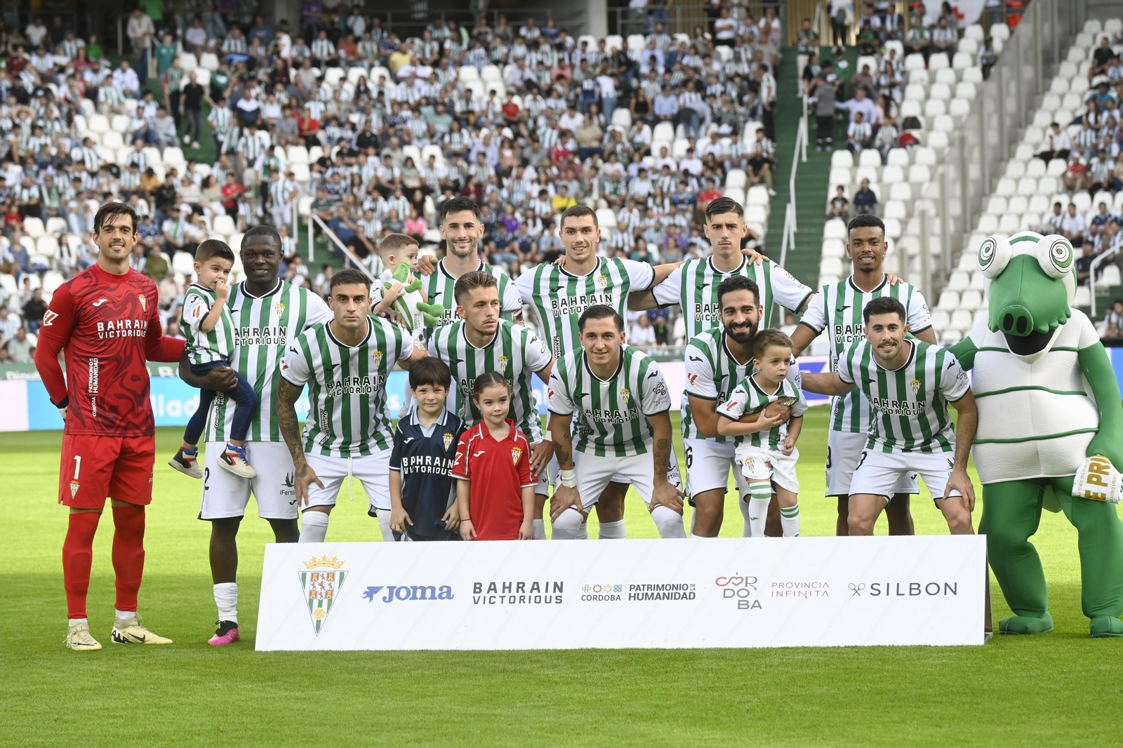 Las mejores fotos del imponente ambiente en El Arcángel para el Córdoba CF - Ceuta