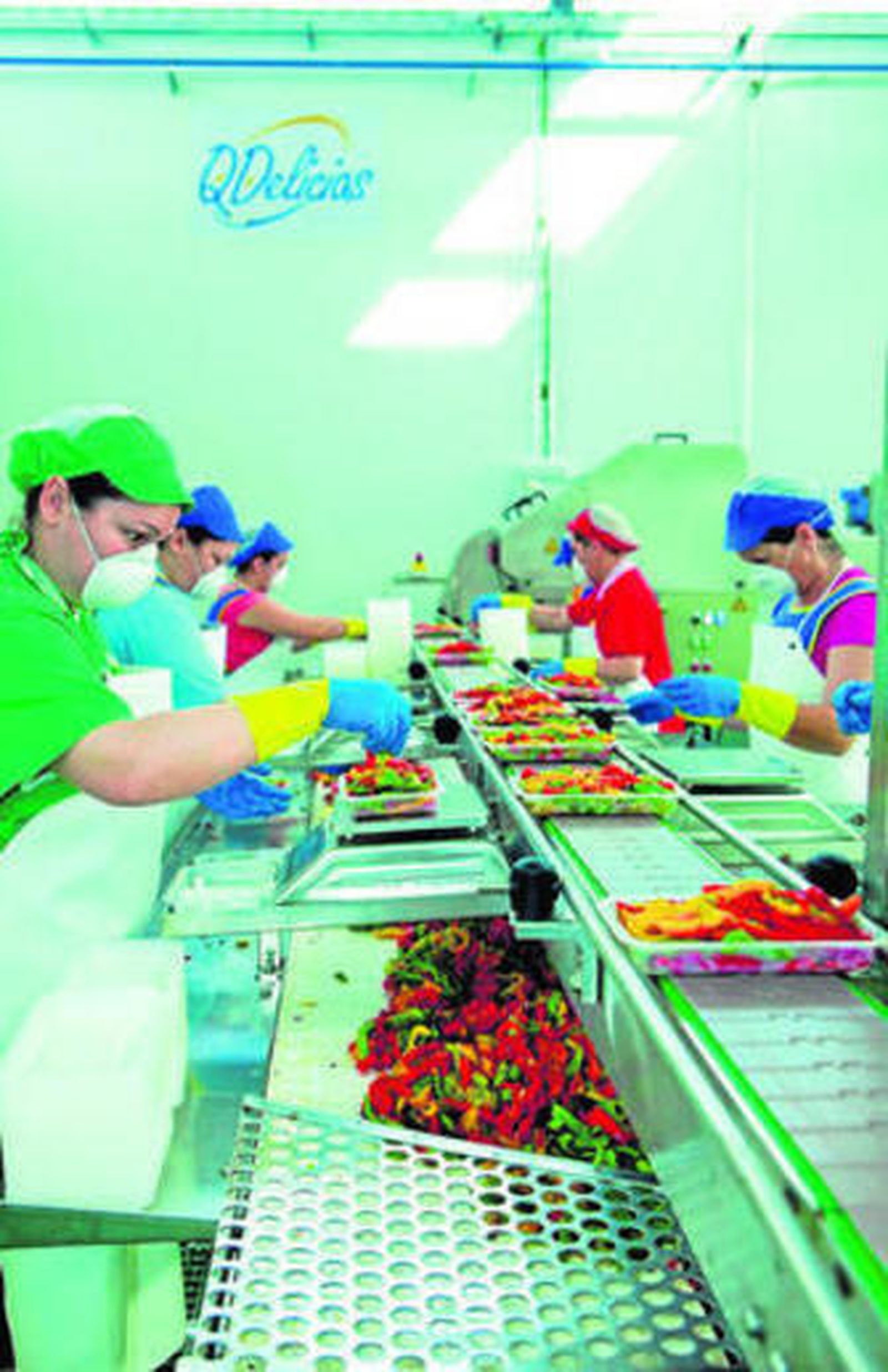 Operadoras de Costa de Almería elaboran productos de la marca QDelicias.