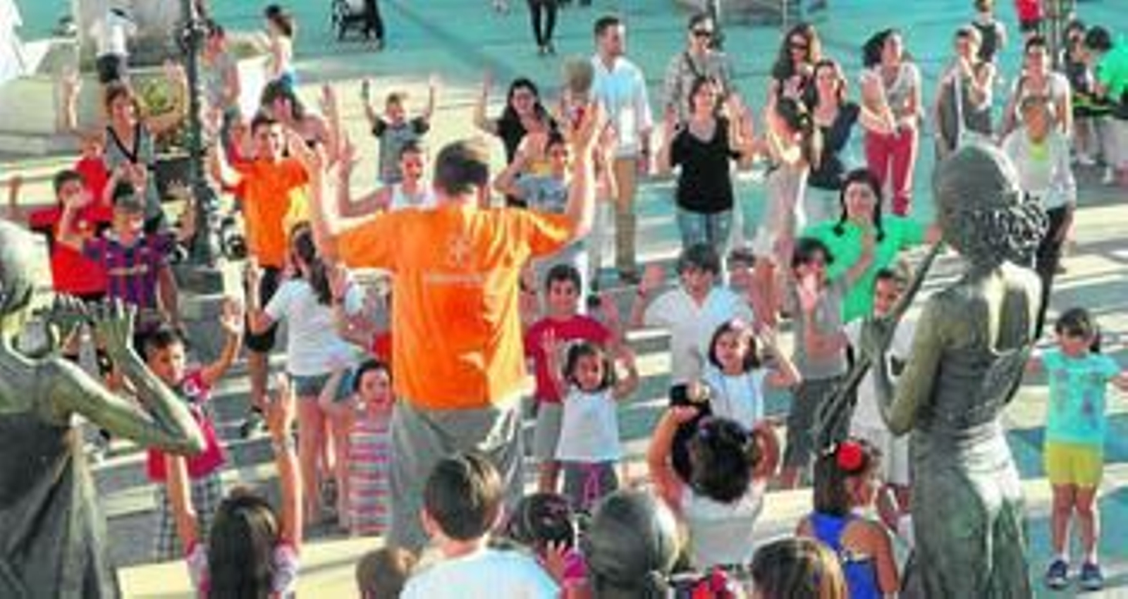 Niños en diferentes actividades de la Fiesta de las Culturas que se celebró en Aracena.