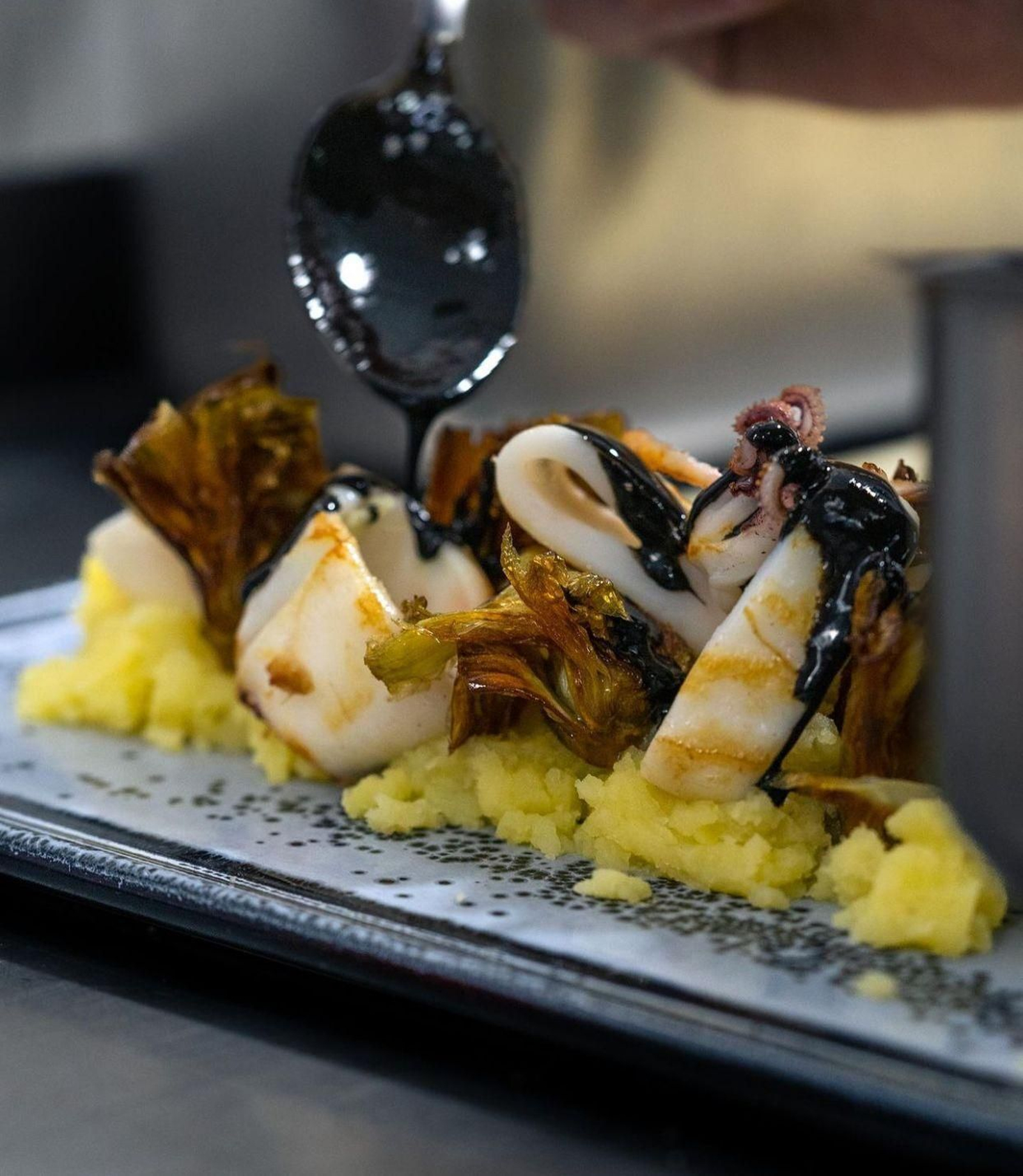 Alcachofas con calamarcitos.