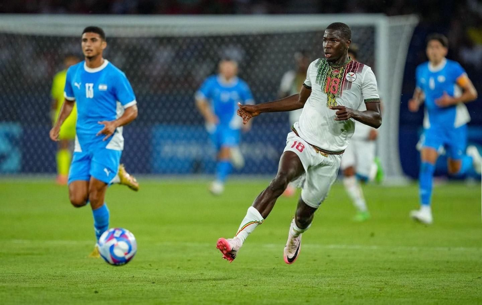 Diakité en el partido de Malí en los Juegos Olímpicos. Diakité en el partido de Malí en los Juegos Olímpicos.