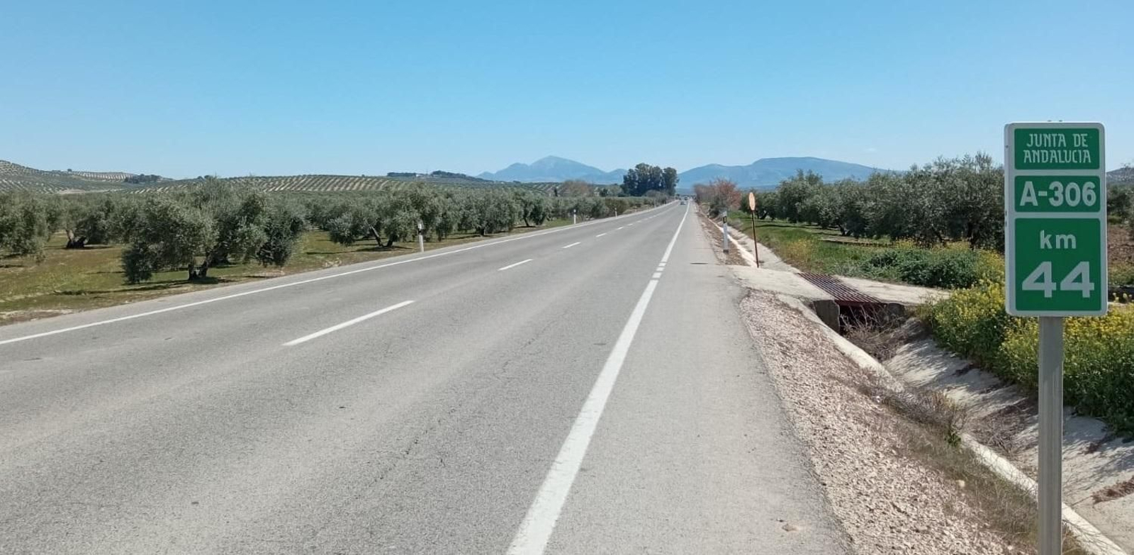 Tramo de la carretera A-306 entre El Carpio y Torredonjimeno.