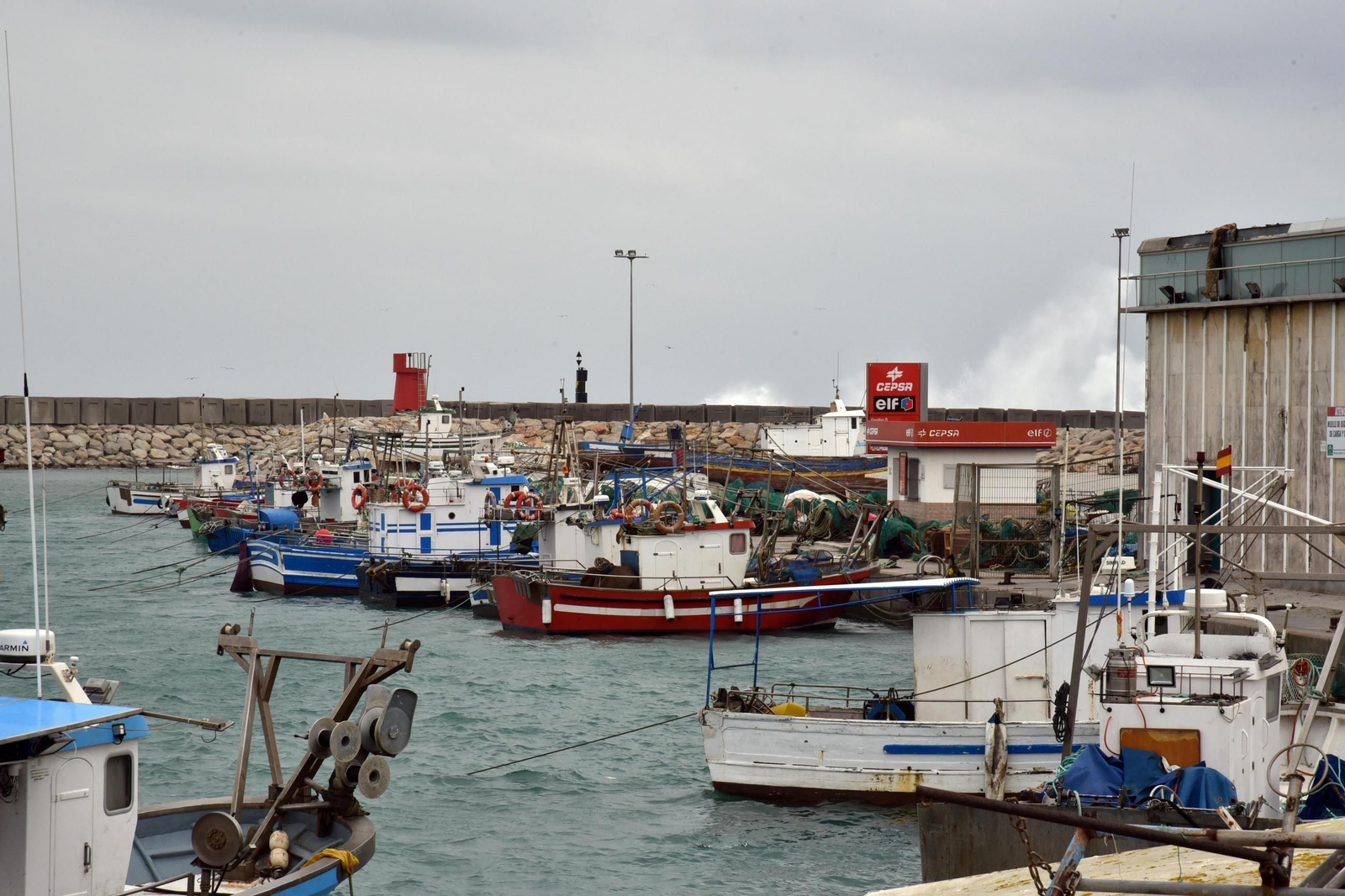 Pesqueros amarrados en el Puerto de La Atunara.