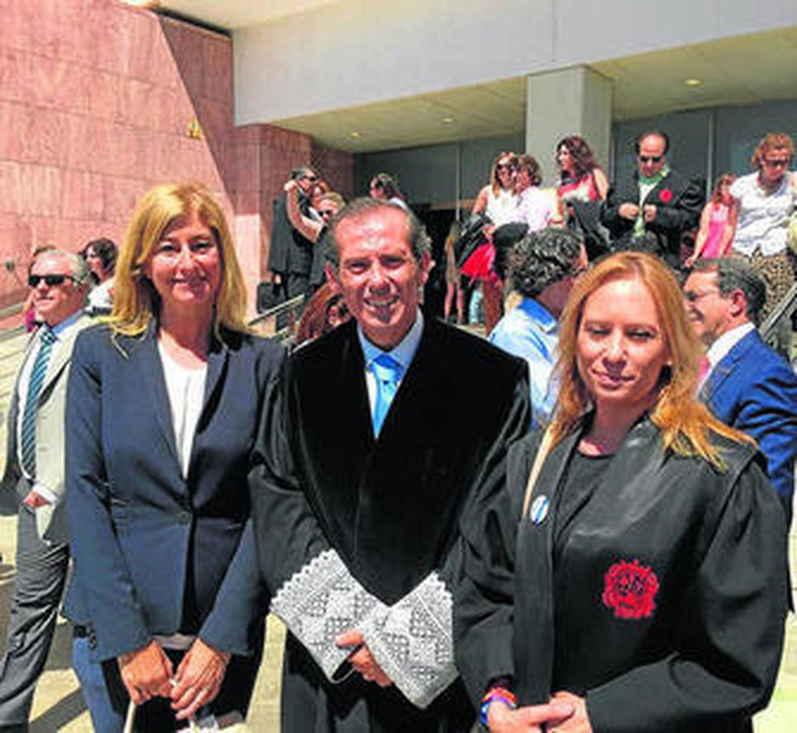 Rivera, a la izquierda, ayer junto al decano del Colegio de Abogados.