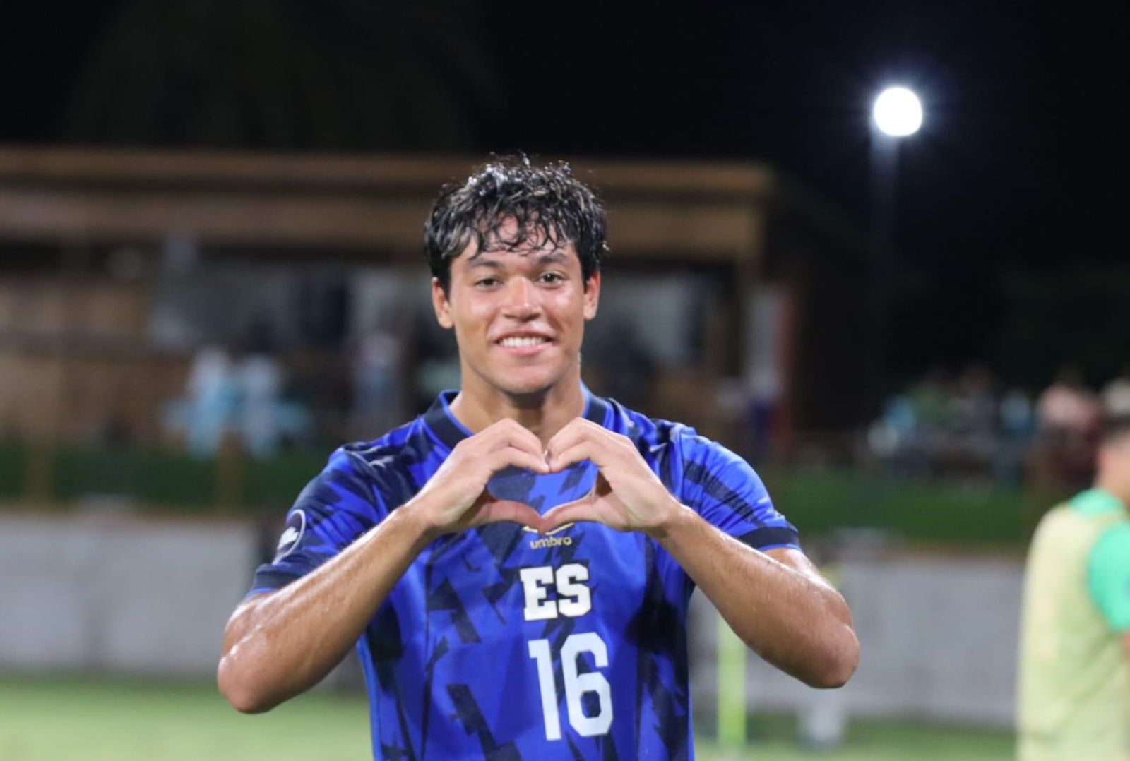 Francis Castillo celebra el gol.