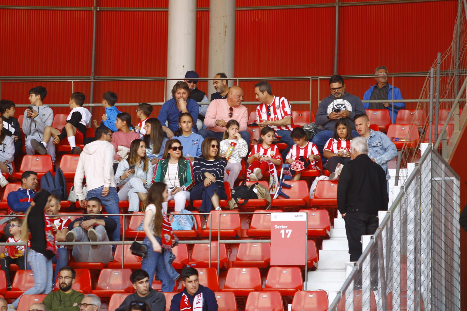 Las imágenes del triste descenso de la UDA ante el Getafe