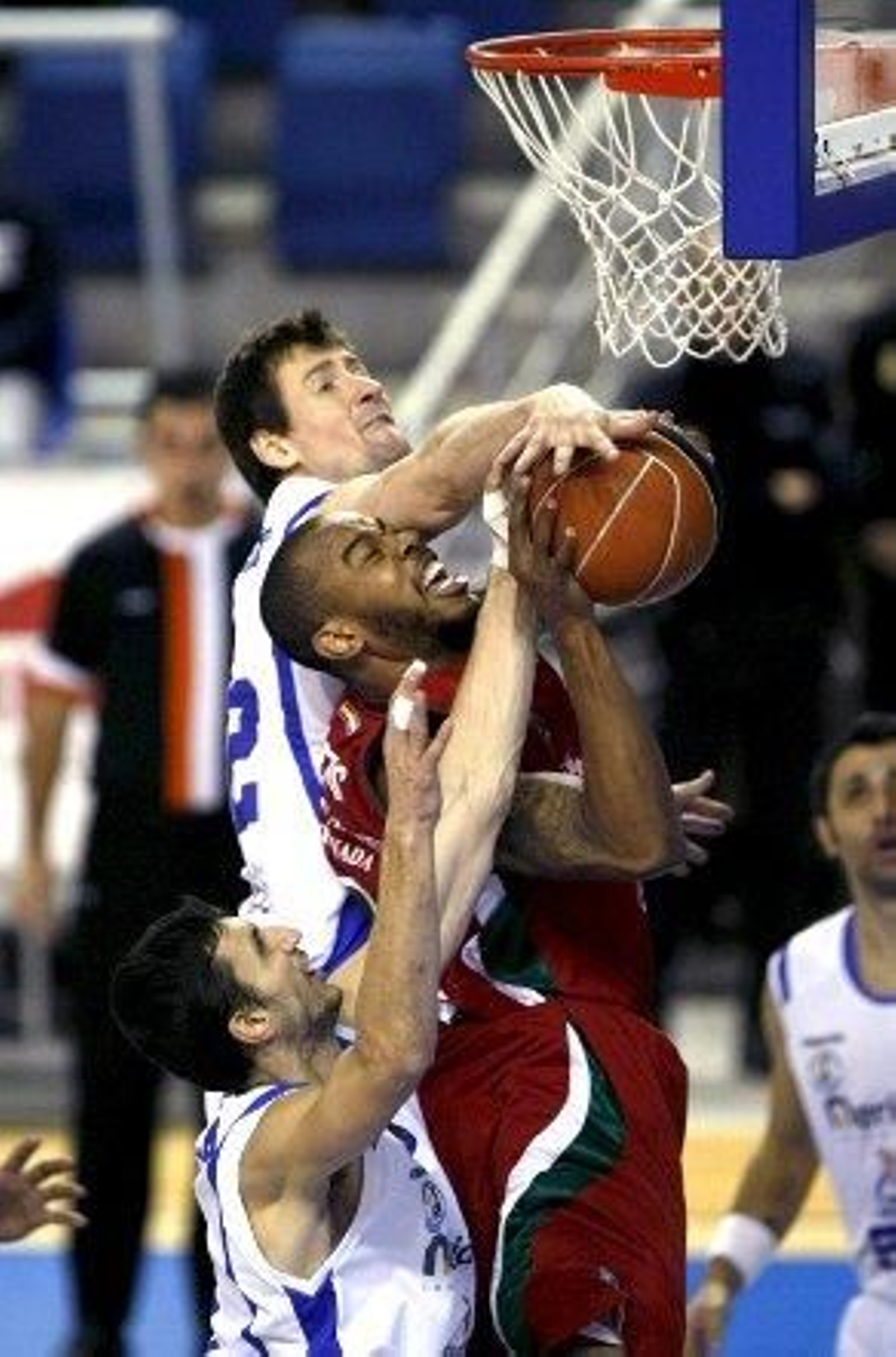 En descomposición total (86-49)