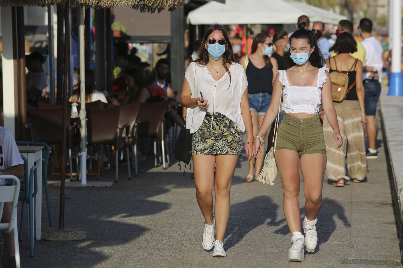 Así se está viviendo el verano del coronavirus en Pedregalejo. Fotos al atardecer