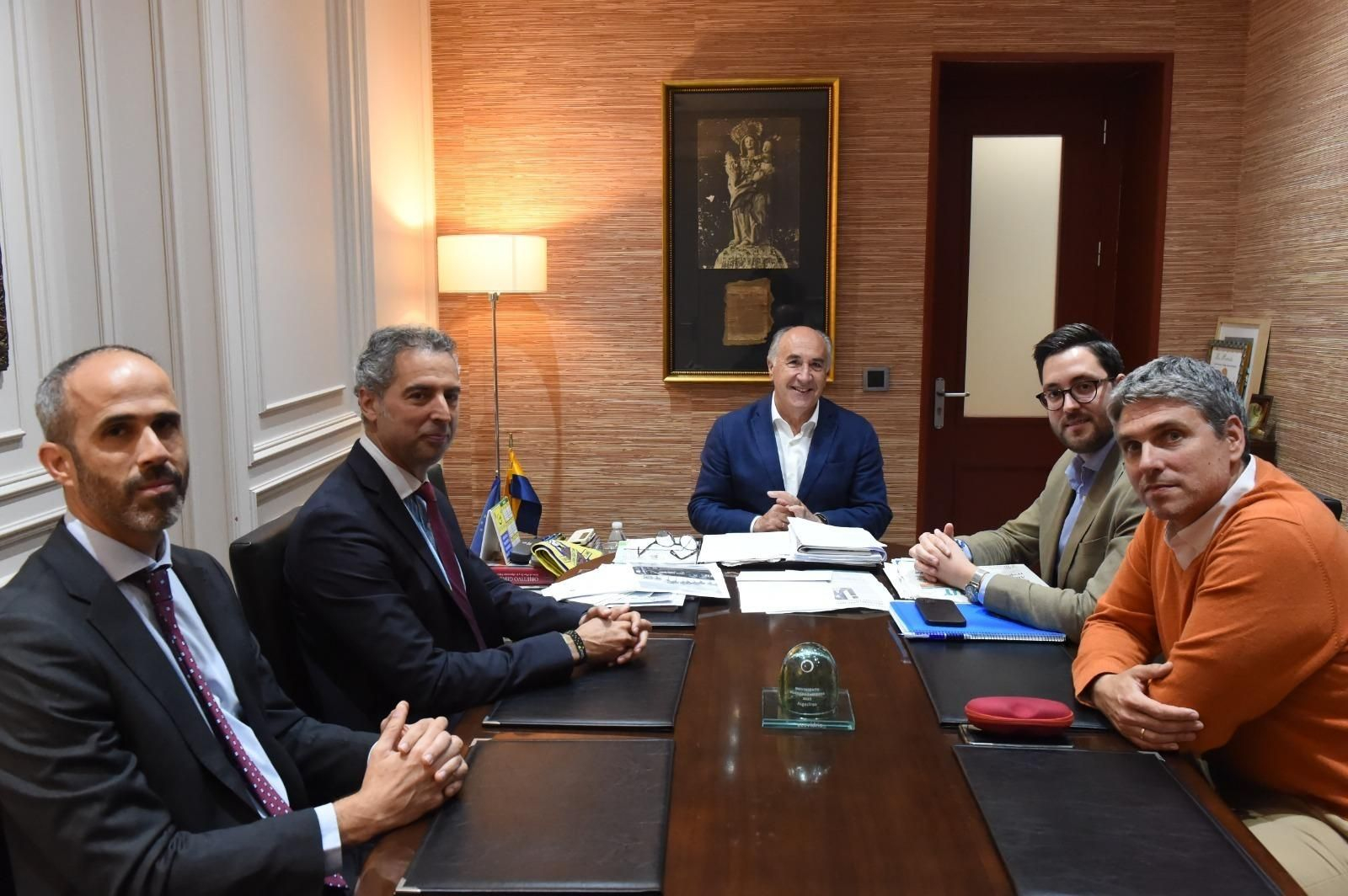 José Ignacio Landaluce recibe a Pedro del Campo en el Ayuntamiento. José Ignacio Landaluce recibe a Pedro del Campo en el Ayuntamiento.