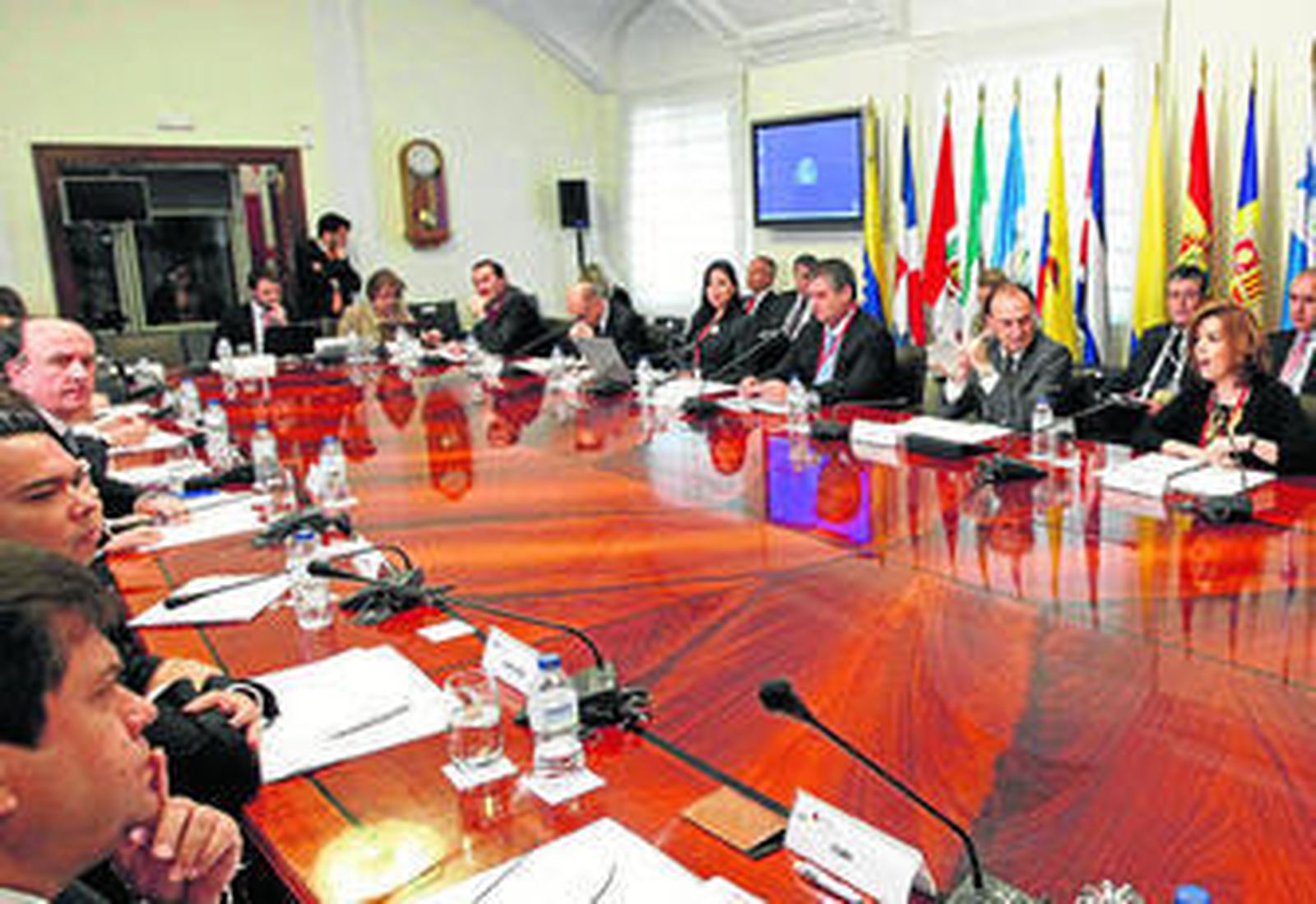 Imagen de la reunión preparatoria de la Cumbre de Cádiz con muchos de los ministros de la Presidencia iberoamericanos.