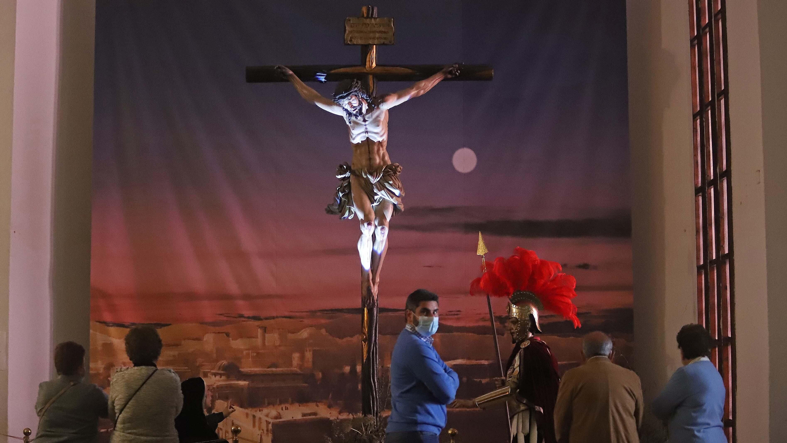 Fotos del Viernes Santo en Algeciras: Mortaja, Misericordia y Santo Entierro