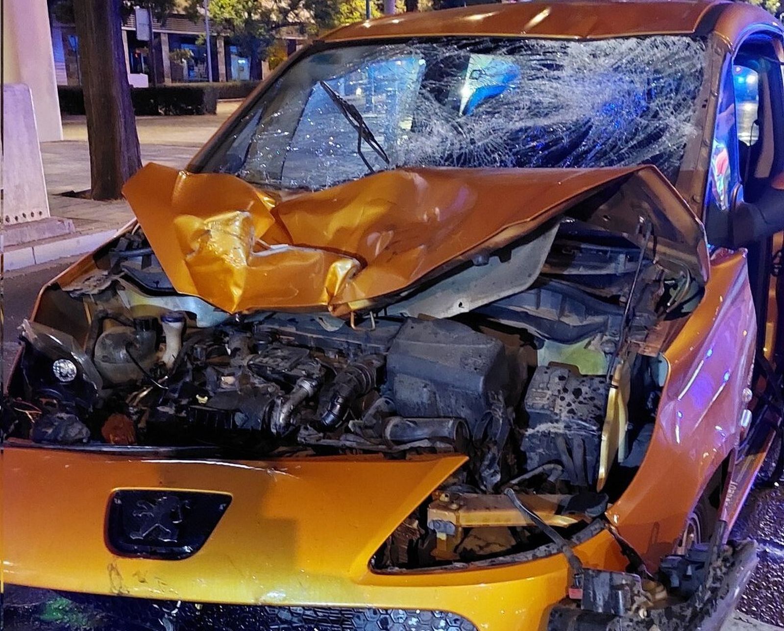 El coche tras la colisión.