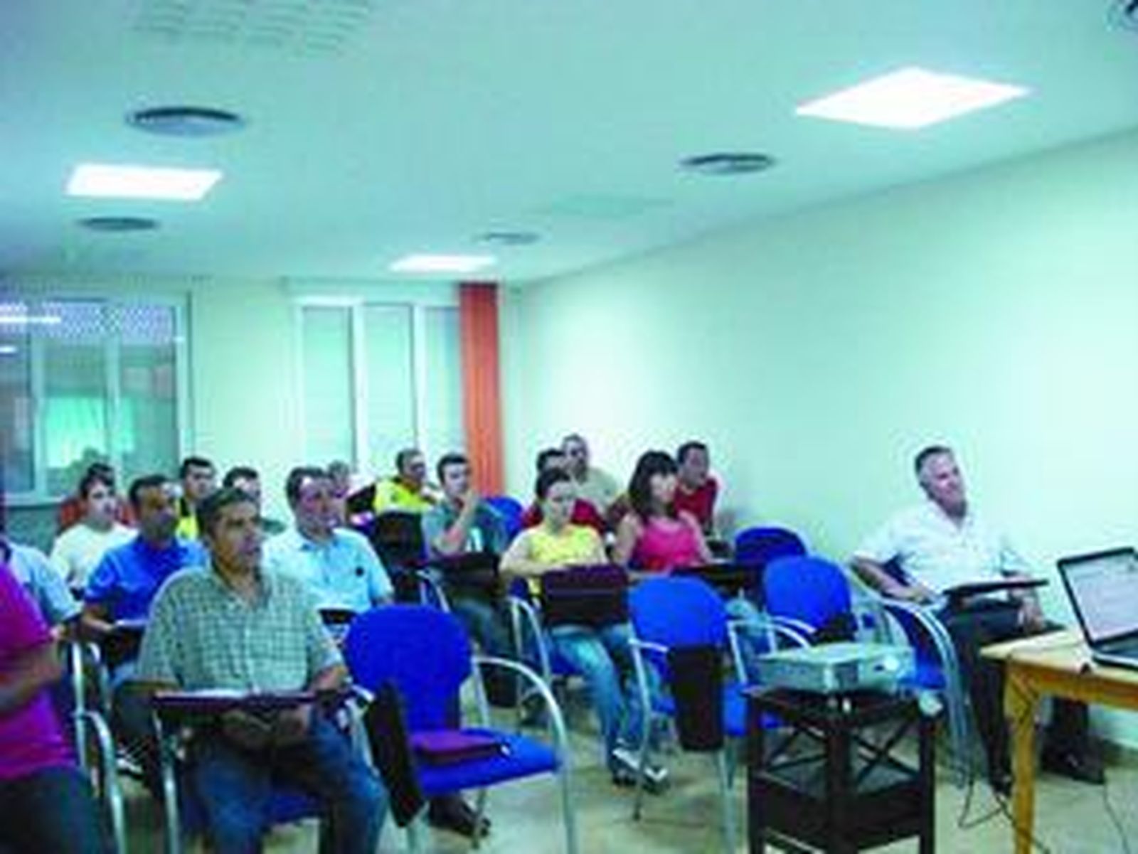 La mitad de los policías locales de baja por la 'bolsa de horas' y el convenio