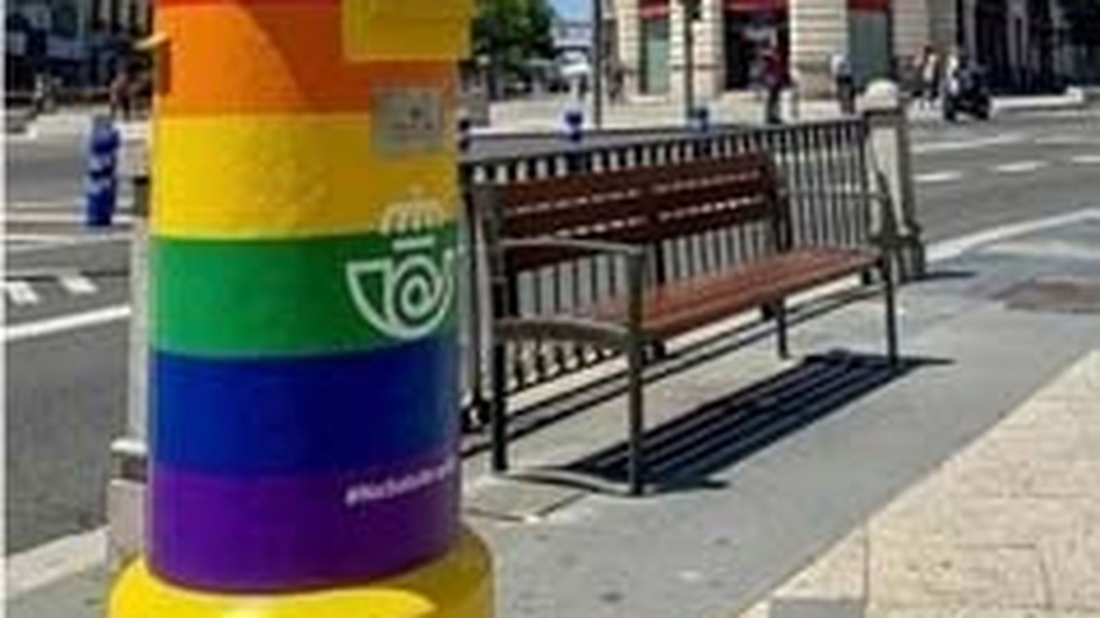 Buzones multicolores.