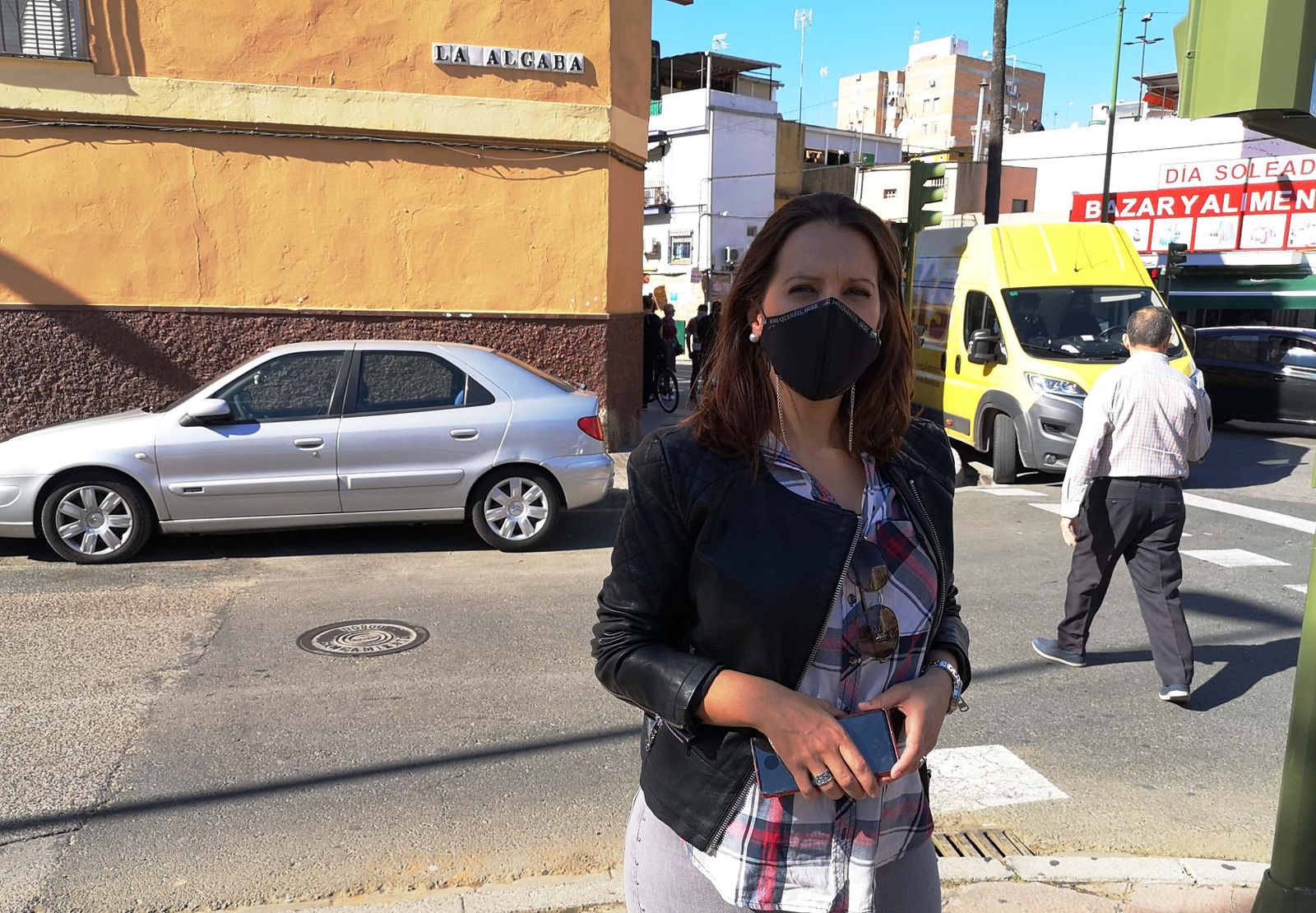 Amelia Velázquez durante su visita a la calle Ingeniero de la Cierva.