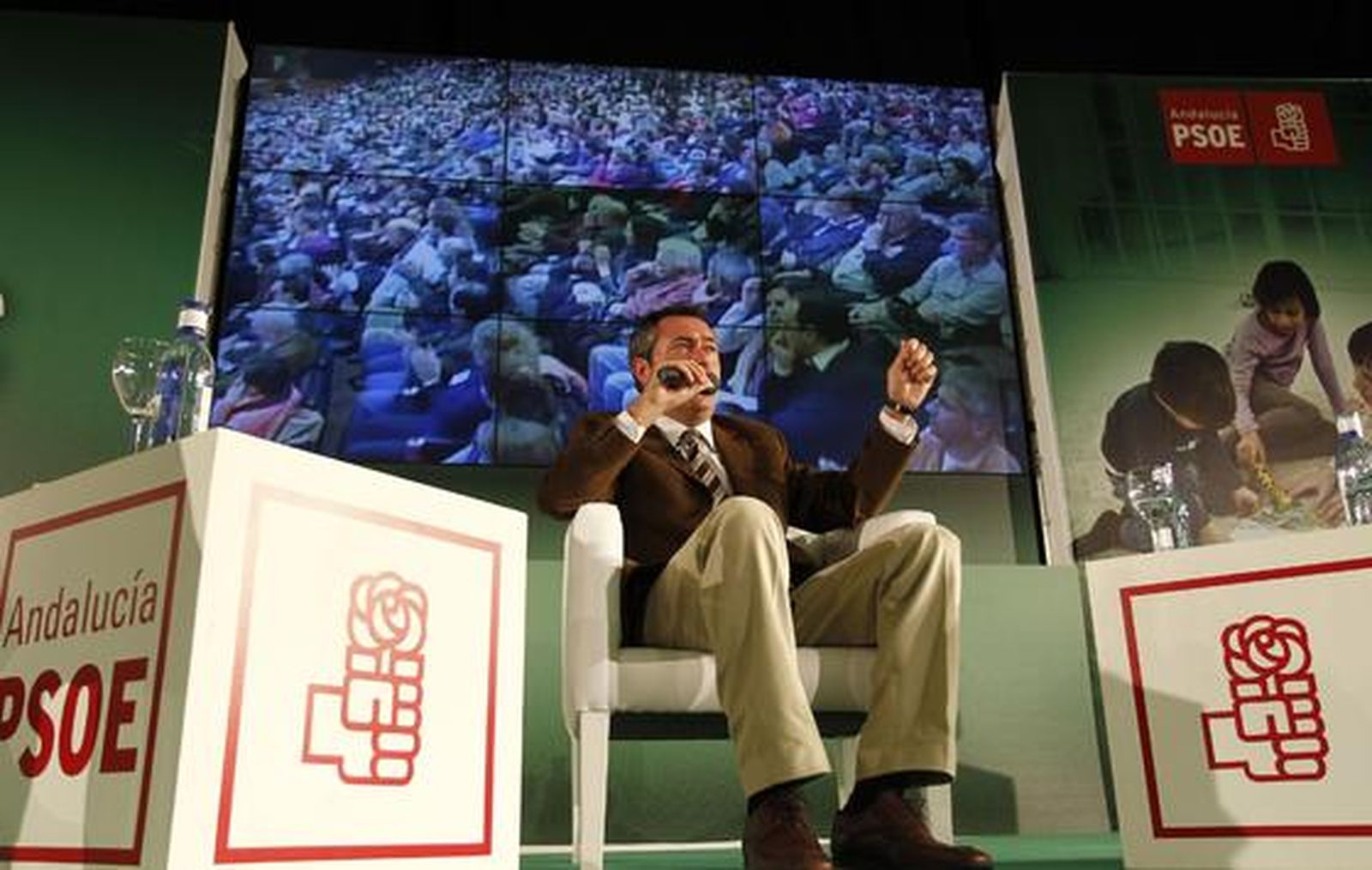 Acto de presentación del candidato socialista.

Foto: Antonio Pizarro / EFE