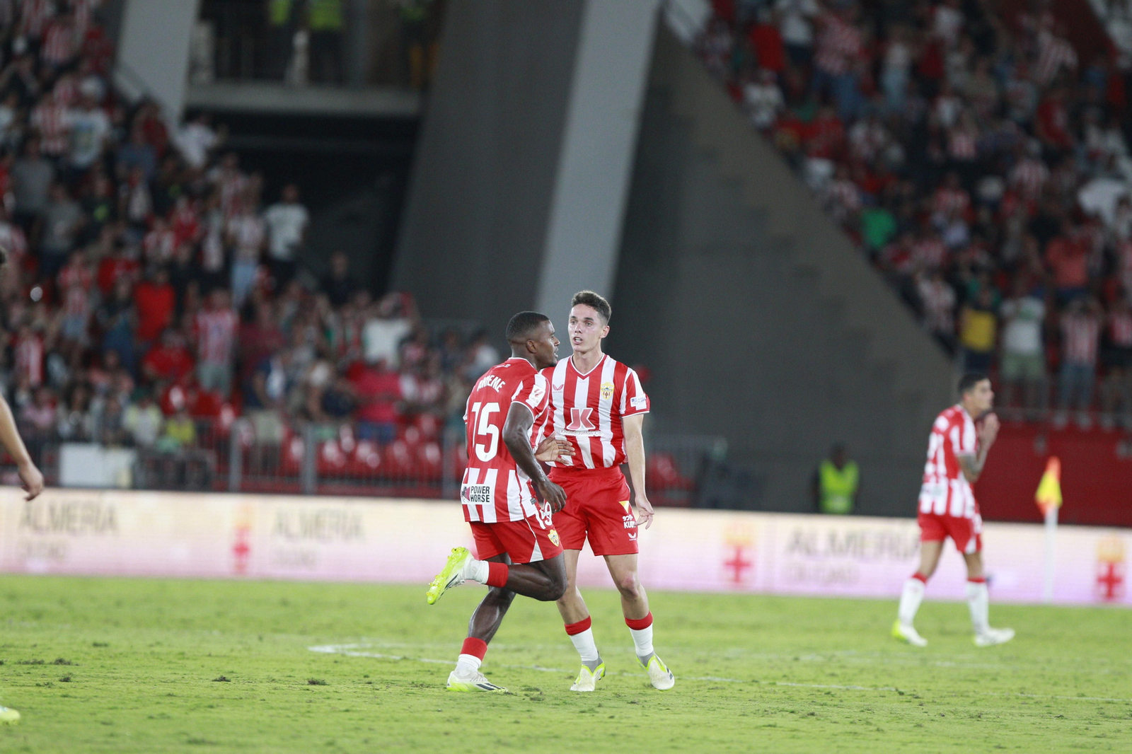 Imágenes del partido de La Liga Ea Sports U.D. Almería-Valencia C.F.