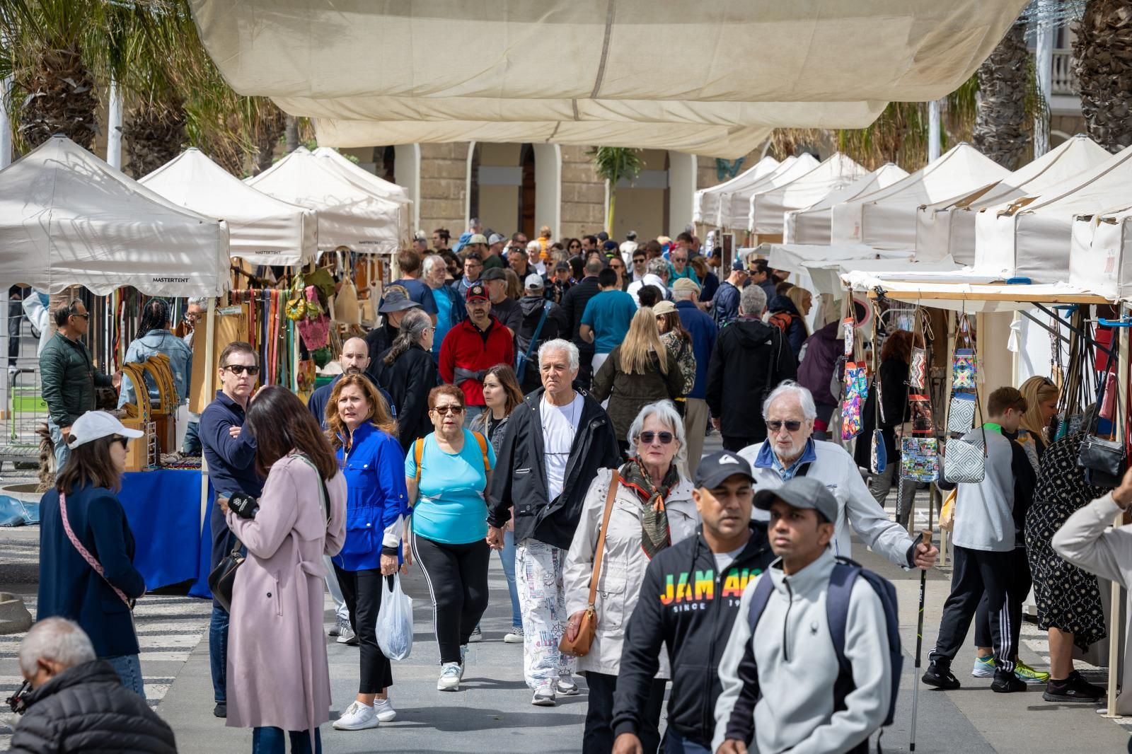 Imágenes de los cruceristas que han llegado a Cádiz este 1 de mayo festivo