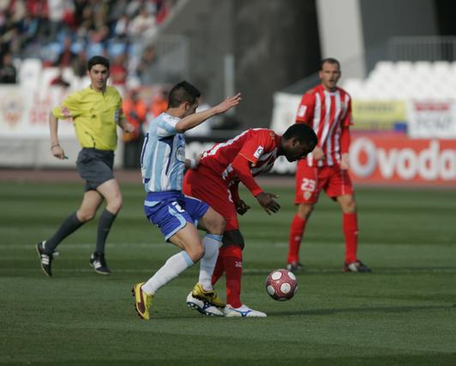 El Almería vence al Málaga en el estadio Mediterráneo. / Javier Alonso