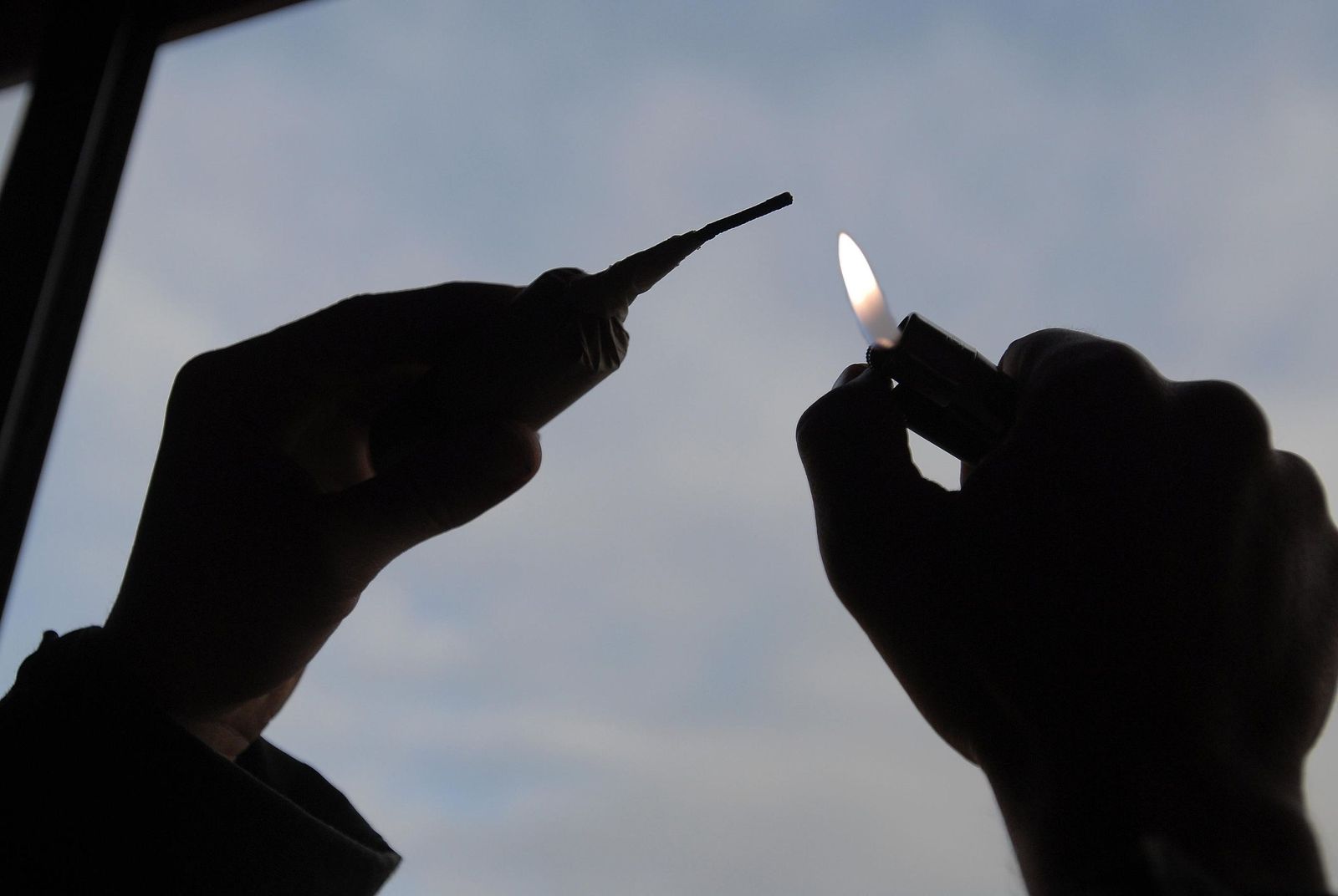 Los bandos navideños de algunas poblaciones malagueñas recuerdan que están prohibidos encender petardos.