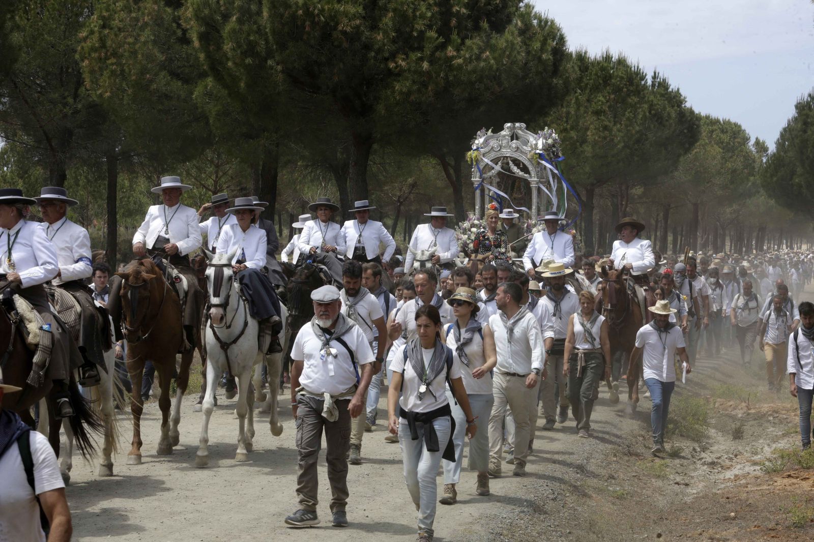 La Hermandad del Rocío de Huelva, en su camino a la Aldea.