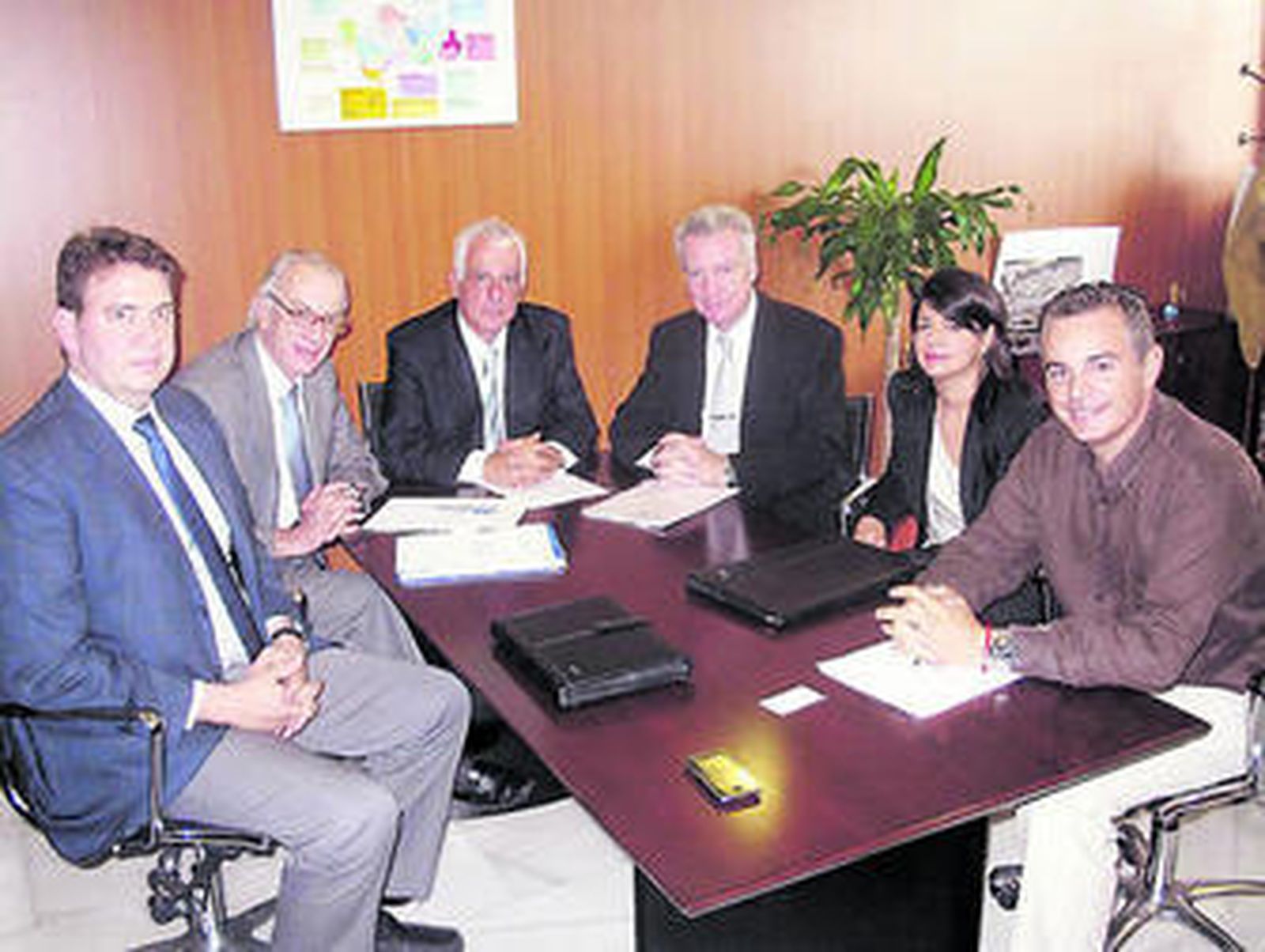 Representantes de Clasa, Zaragoza Logistic Cente, Universidad de Coruña, del aeropuerto y de la Cámara.