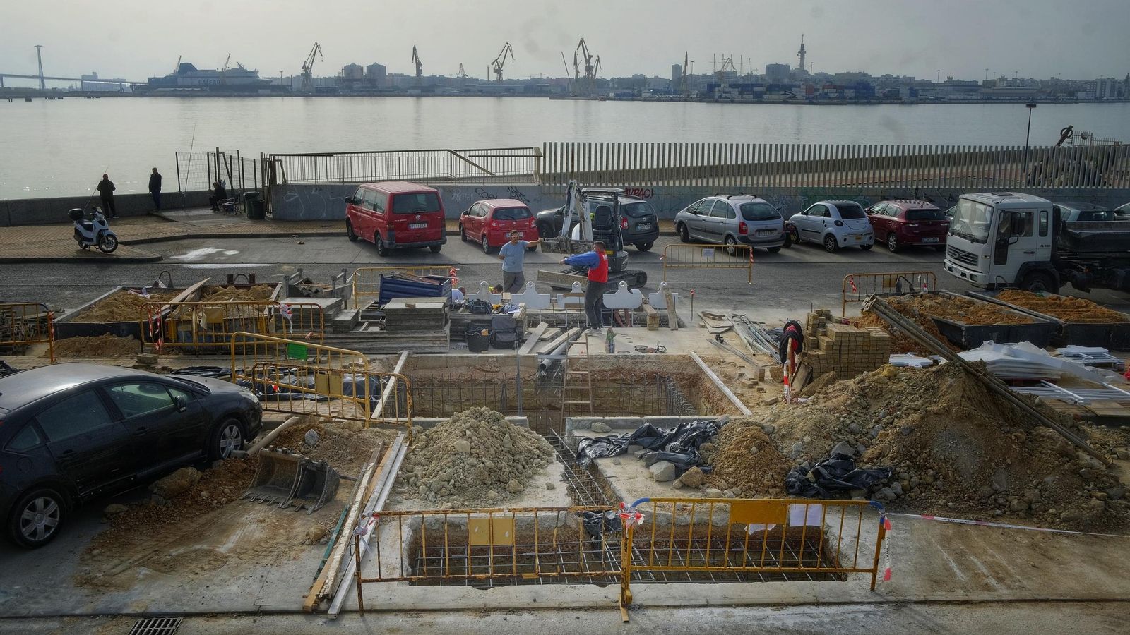 Ya se ha iniciado la obra en el lugar donde en breve se “plantará” el mástil del ‘Juan Sebastián de Elcano’. Ya se ha iniciado la obra en el lugar donde en breve se “plantará” el mástil del ‘Juan Sebastián de Elcano’.