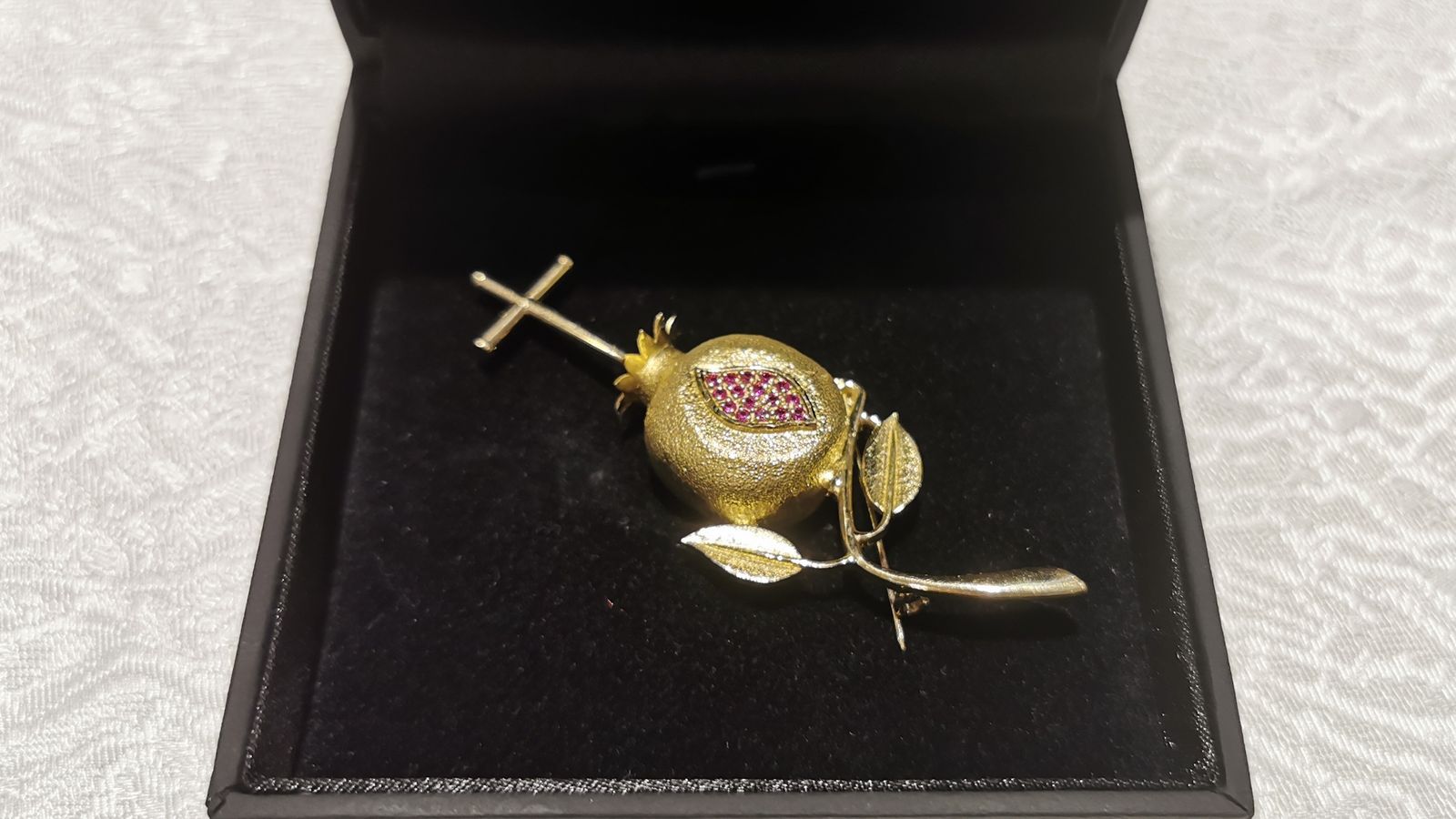 La Granada de Oro que luce, de nuevo, la Virgen de Consolación