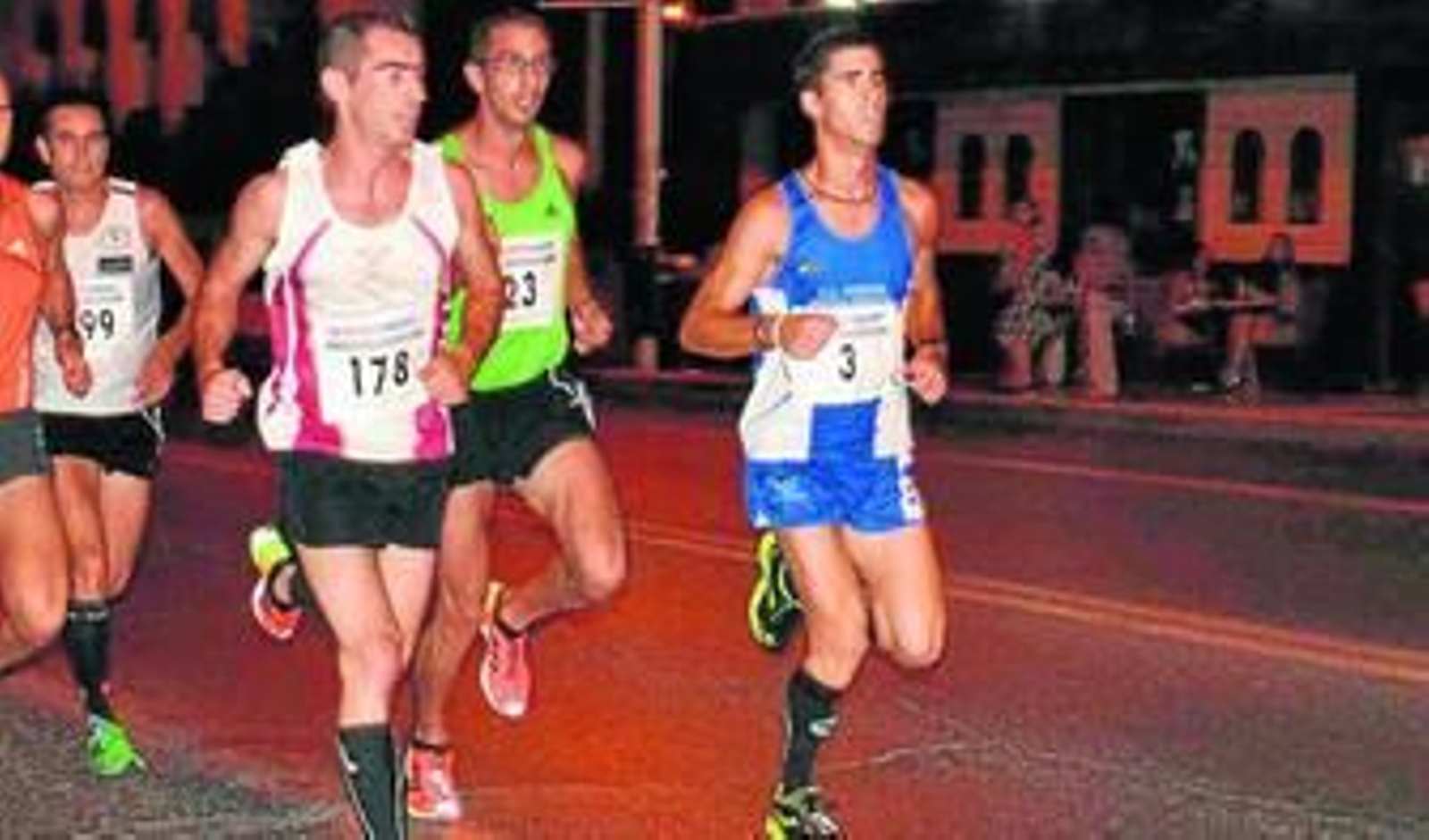 Momento de la tradicional Carrera Nocturna de una de las ediciones pasadas. Momento de la tradicional Carrera Nocturna de una de las ediciones pasadas.