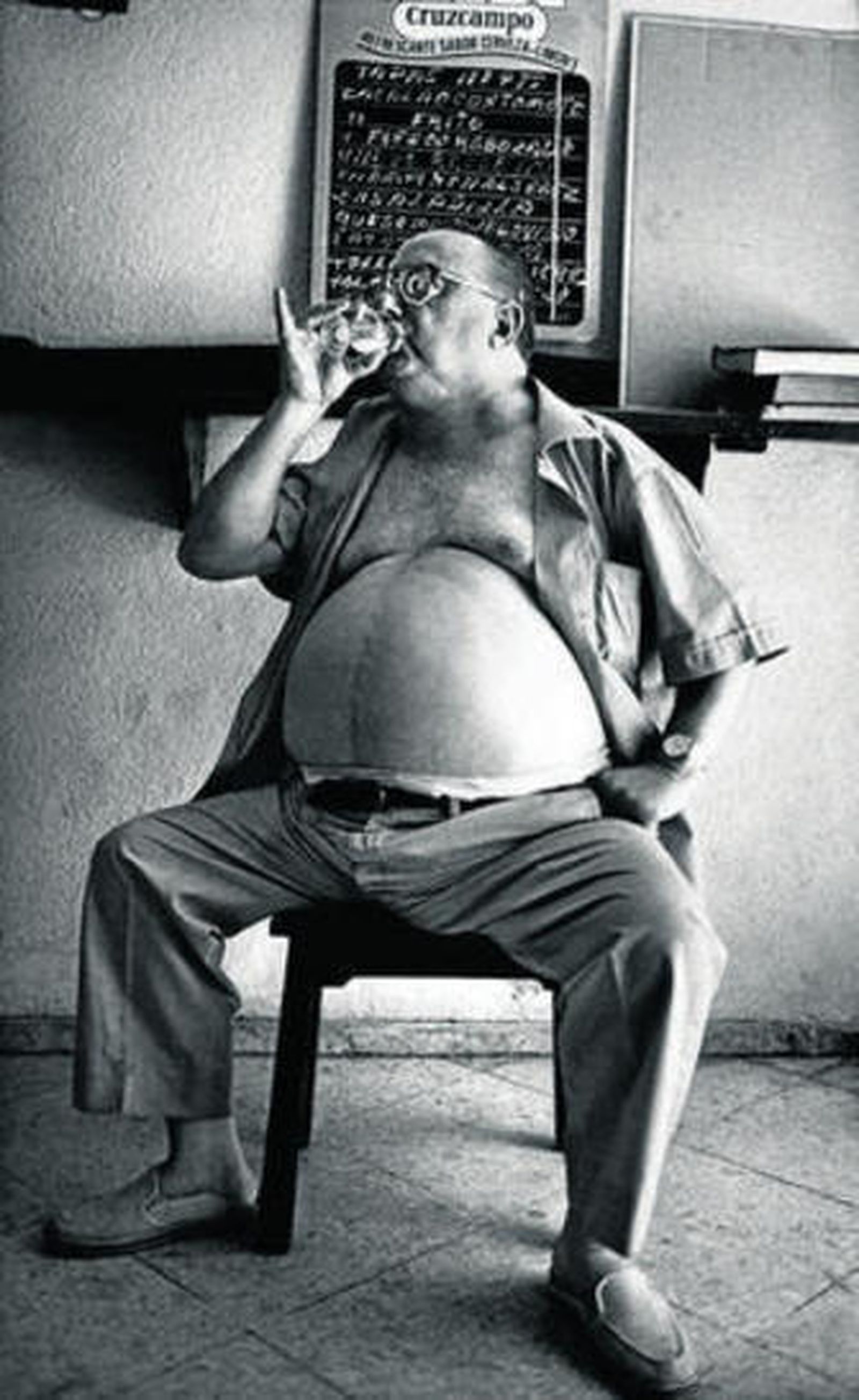 Las muestra, que abría al público en la nueva sede de la galería la pasada semana, incluye 22 fotografías en blanco y negro con retratos de diferentes personajes y fueron tomadas entre los años 1982 y 2000.