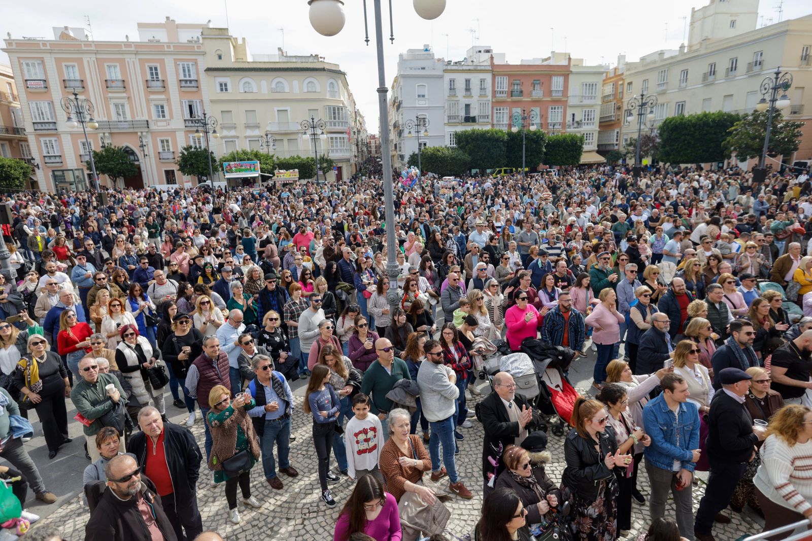 Todas las imágenes de la Ostionada en la plaza de San Antonio
