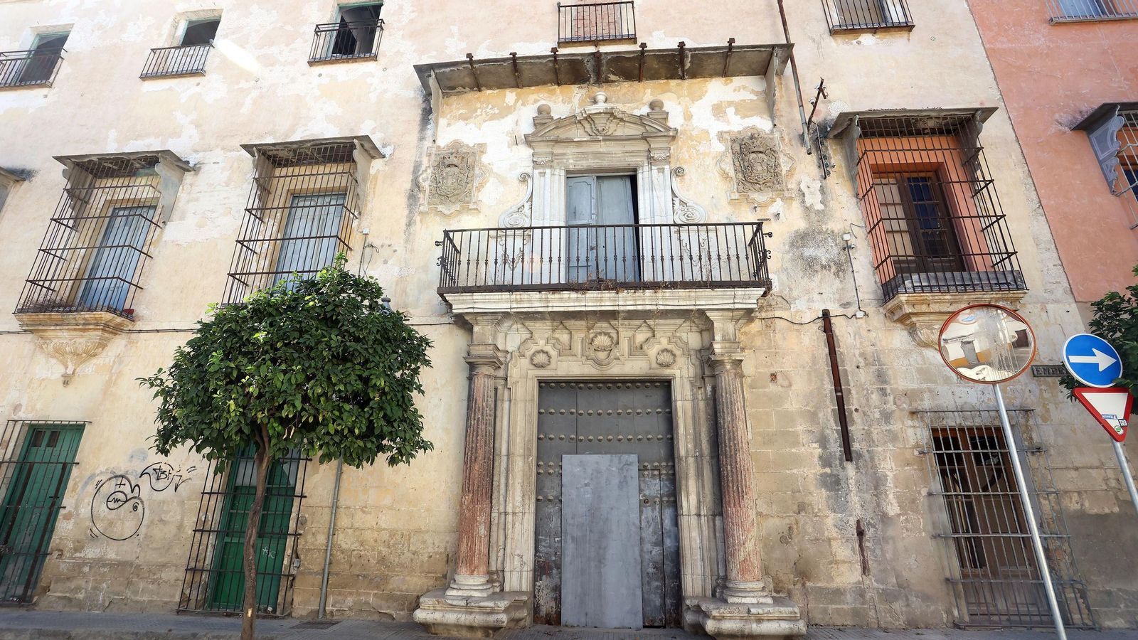 Fachada del Palacio de Villapanés de Jerez de la Frontera. Fachada del Palacio de Villapanés de Jerez de la Frontera.