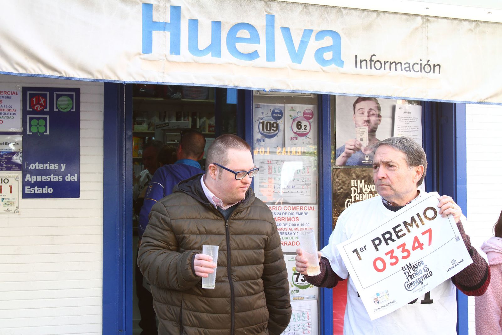 Alegría en Huelva tras tocar por primera vez el gordo en la capital.