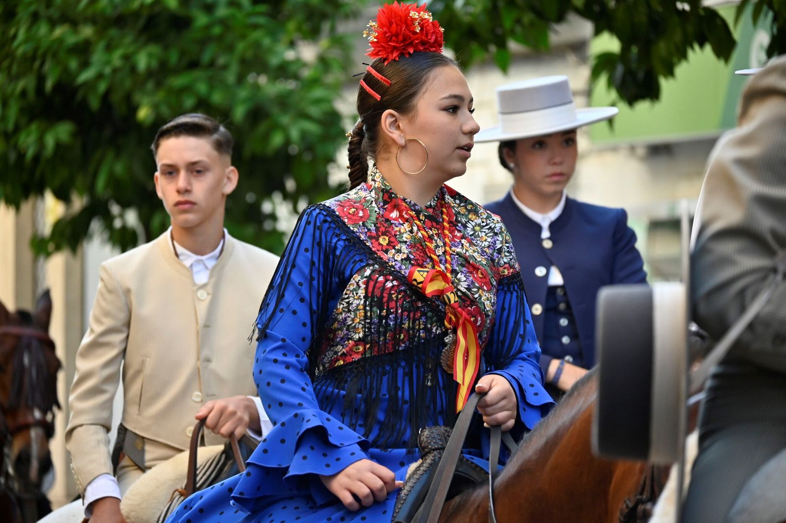 Imágenes de los peregrinos de la Hermandad de Emigrantes en su salida por las calles de Huelva