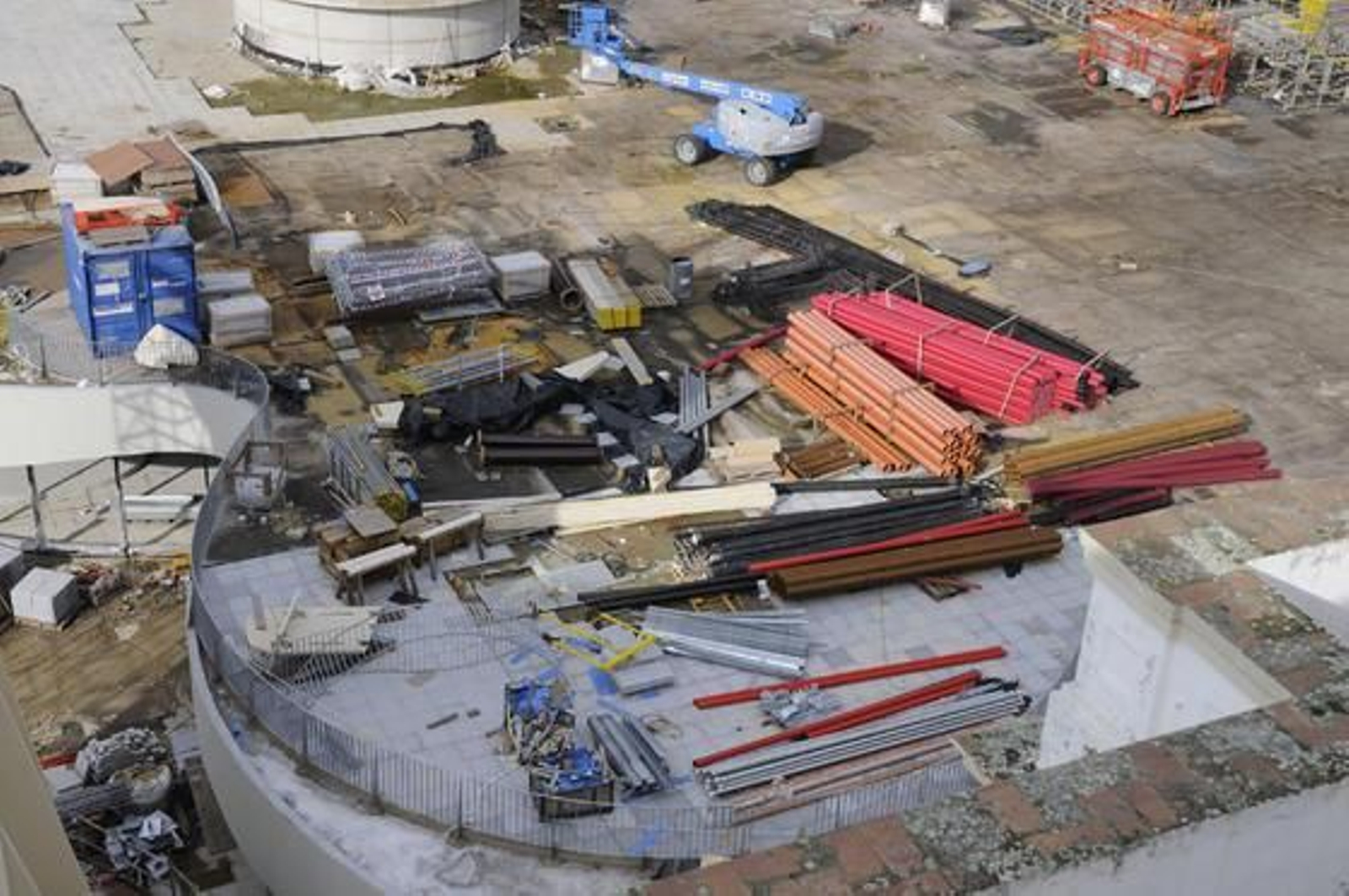 Desde arriba se puede observar el abandono de las obras.

Foto: Juan Carlos Vázquez