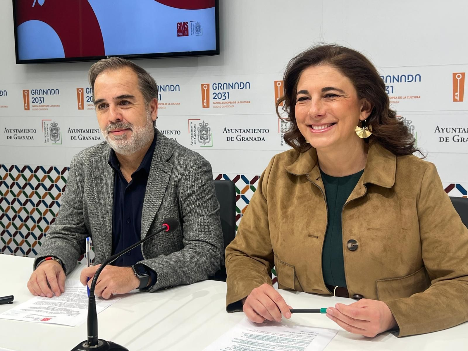 Los concejales del PSOE Jacobo Calvo y Raquel Ruz