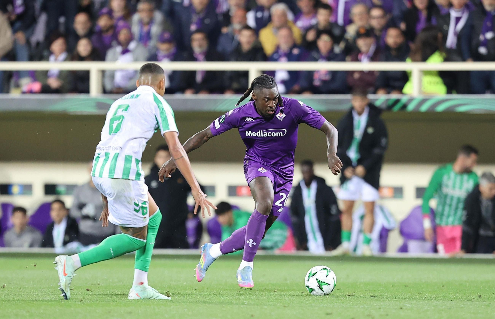 Las fotos del Fiorentina-Betis de la Conference League